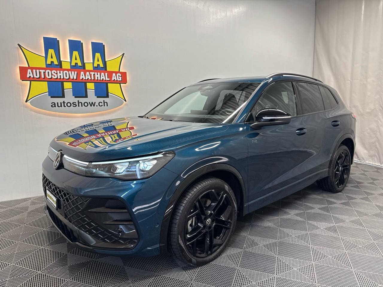 VW Tiguan 2.0 TSI R-Line 4Motion Black Edition-image-0
