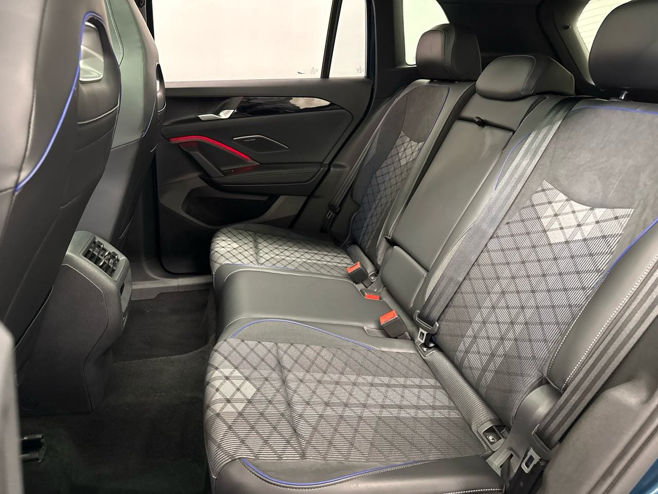 VW Tiguan 2.0 TSI R-Line 4Motion Black Edition-image-9