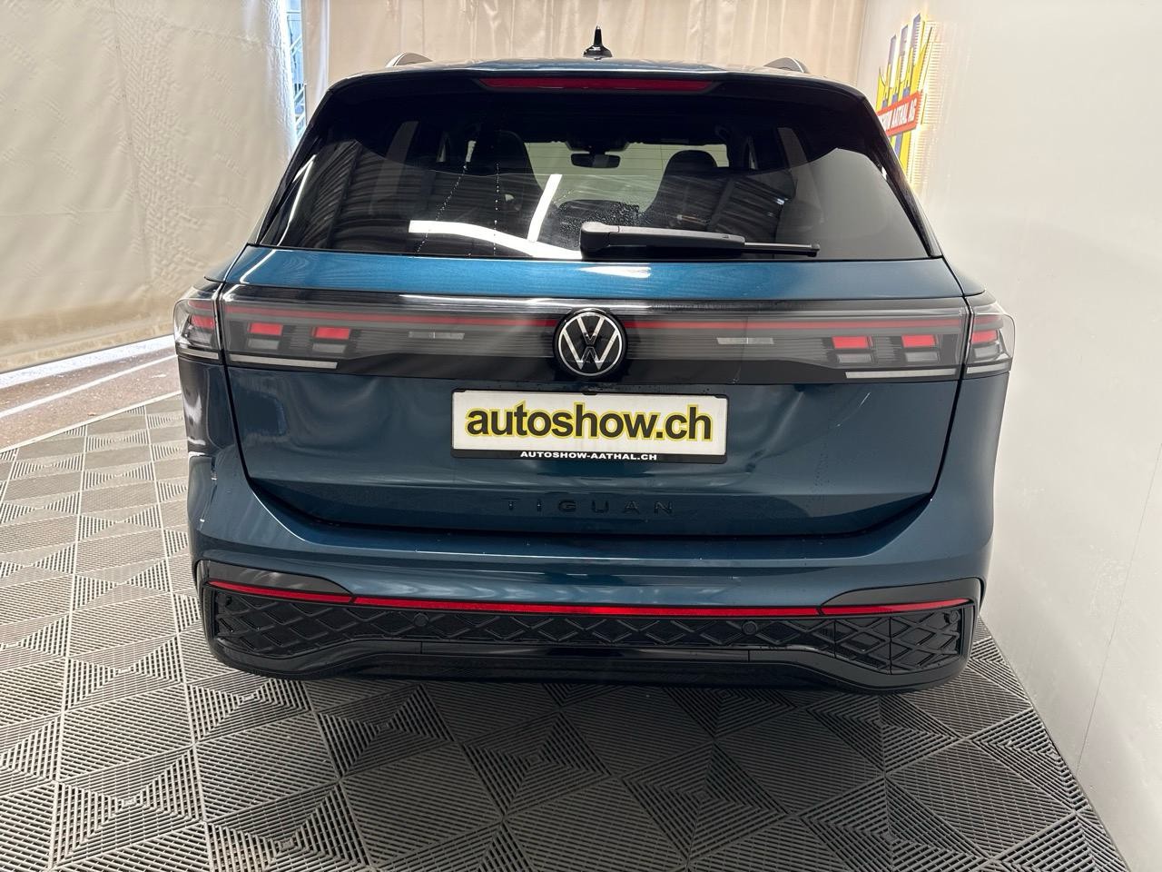 VW Tiguan 2.0 TSI R-Line 4Motion Black Edition-image-18