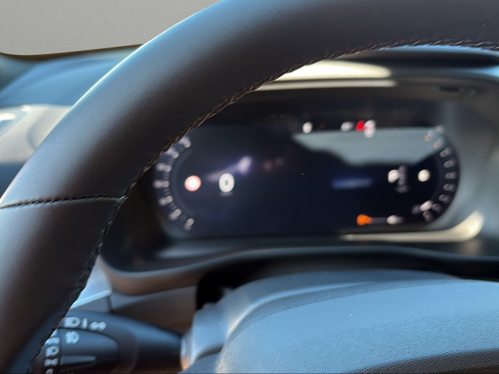 VOLVO XC40 B3 Benzin Mild Hybrid Plus Dark DCT-image-11