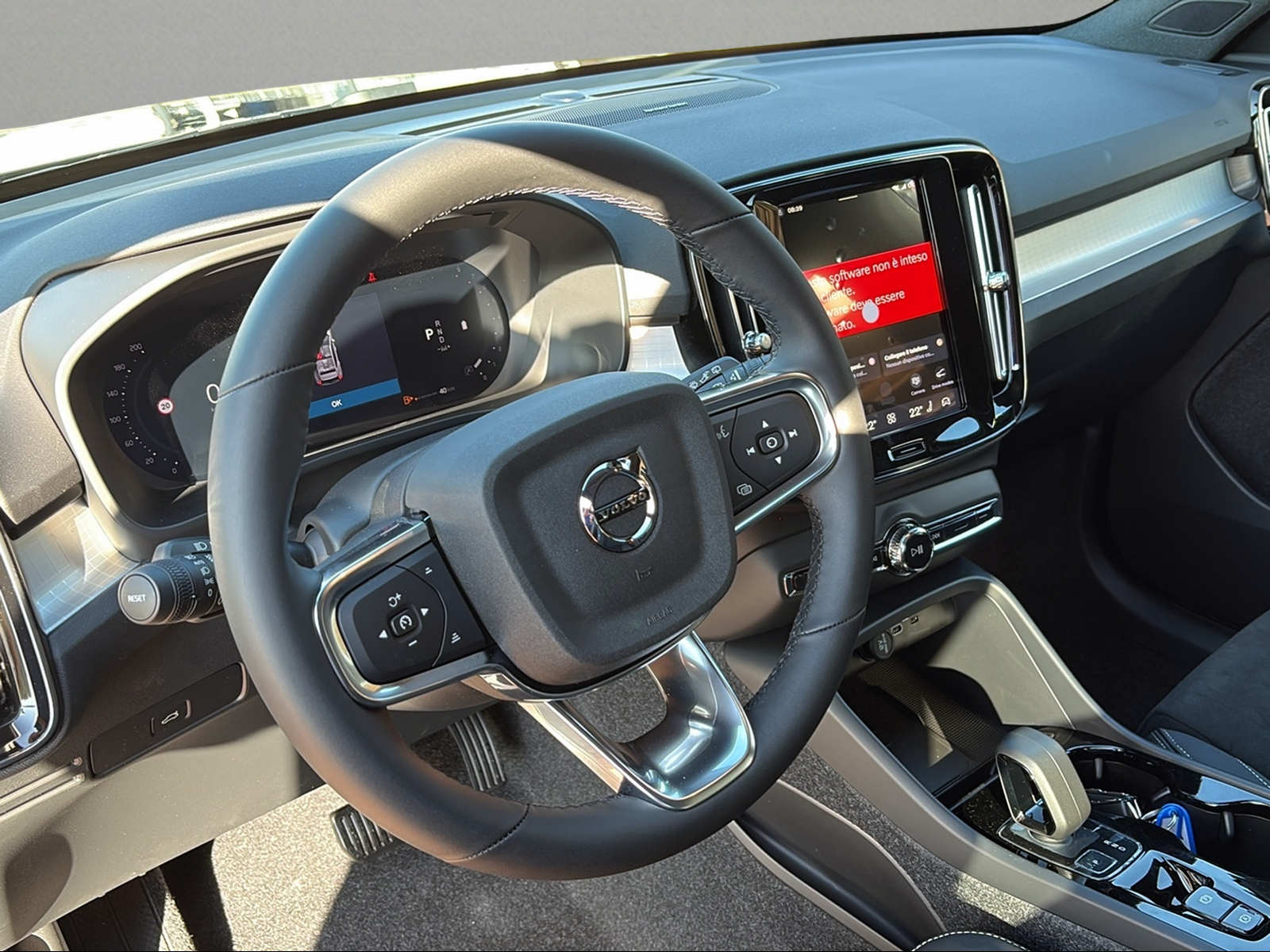 VOLVO XC40 B3 Benzin Mild Hybrid Plus Dark DCT-image-10