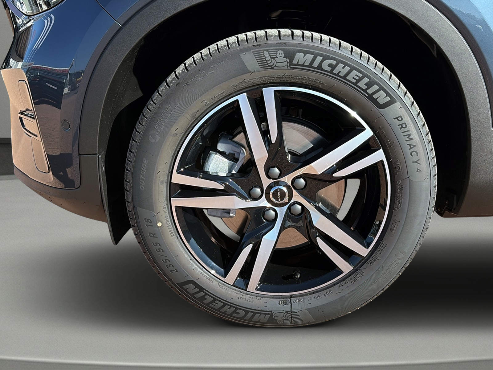 VOLVO XC40 B3 Benzin Mild Hybrid Plus Dark DCT-image-2