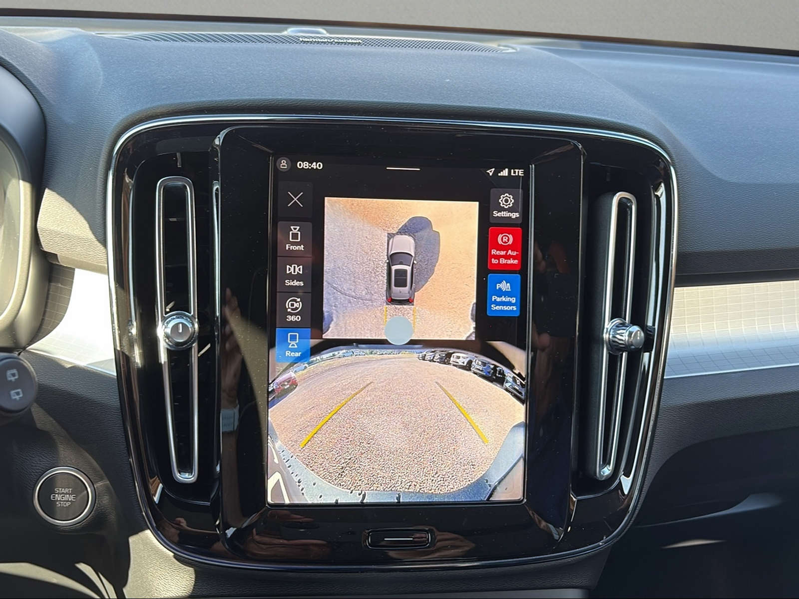 VOLVO XC40 B3 Benzin Mild Hybrid Plus Dark DCT-image-4