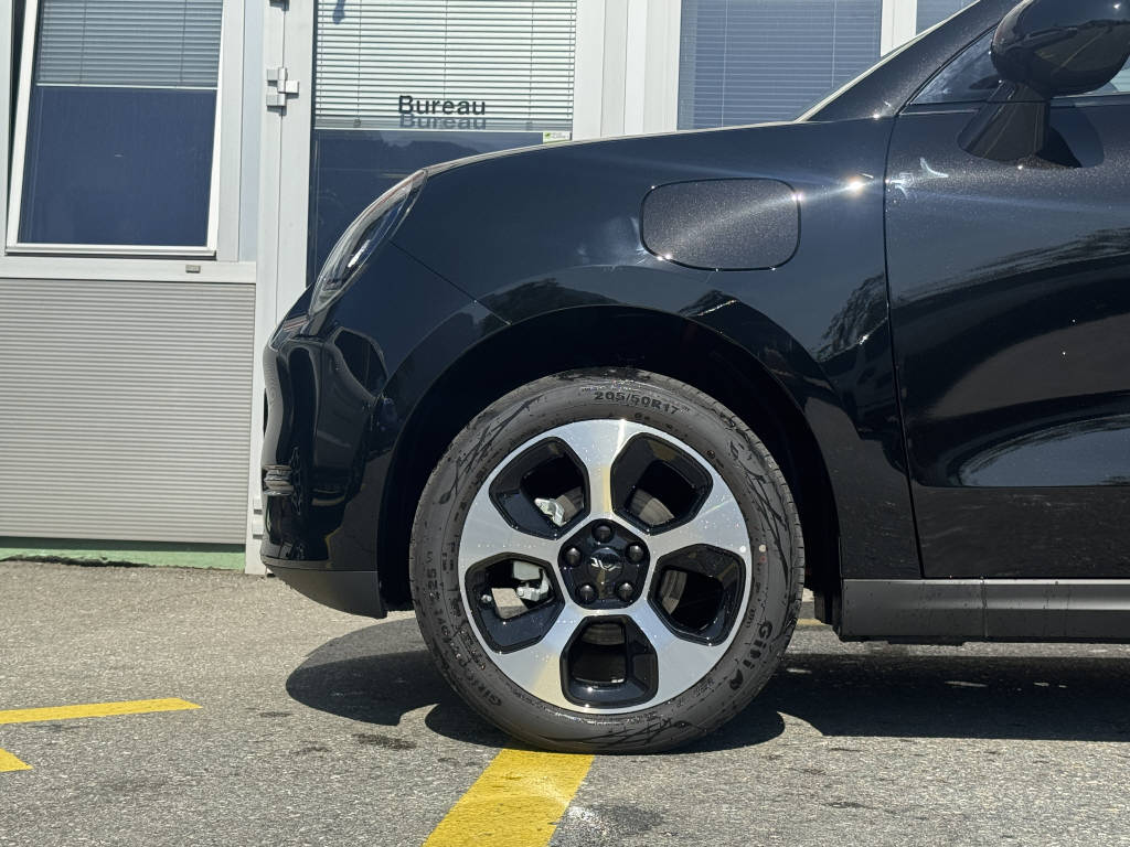 JAC E30X City-showroom-element-1