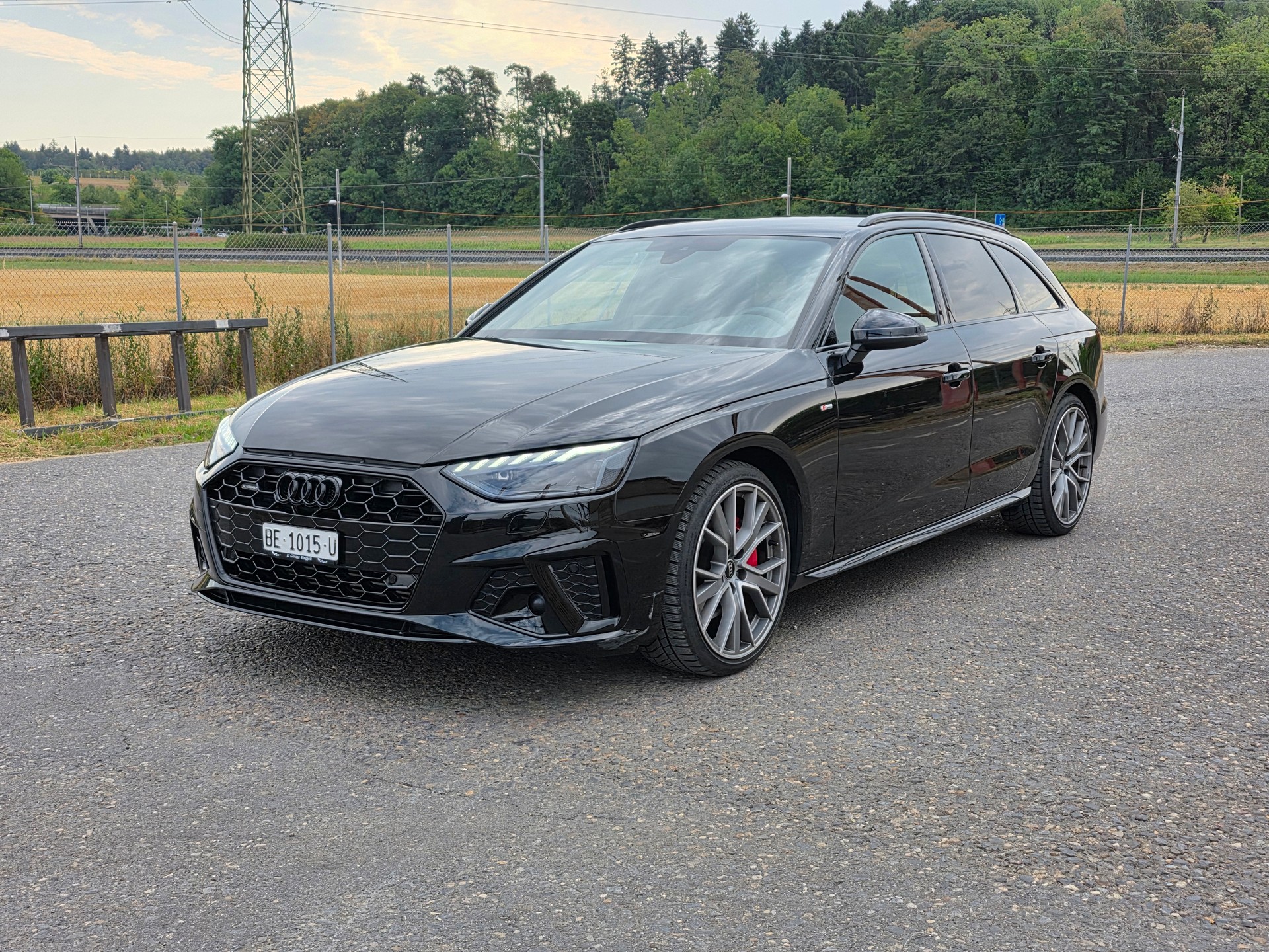 AUDI A4 Avant 40 TFSI S line S-tronic quattro-image-0