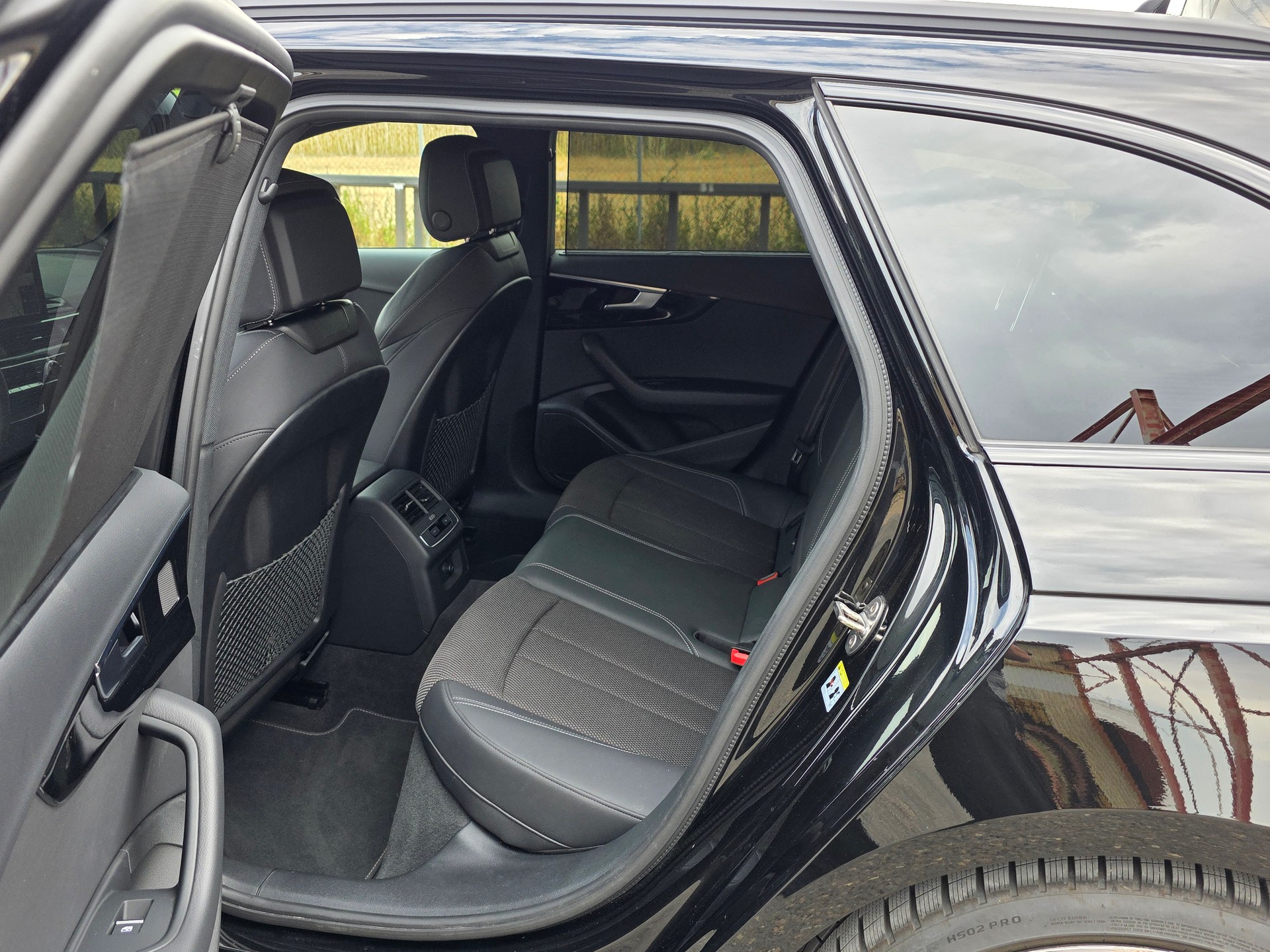 AUDI A4 Avant 40 TFSI S line S-tronic quattro-image-9