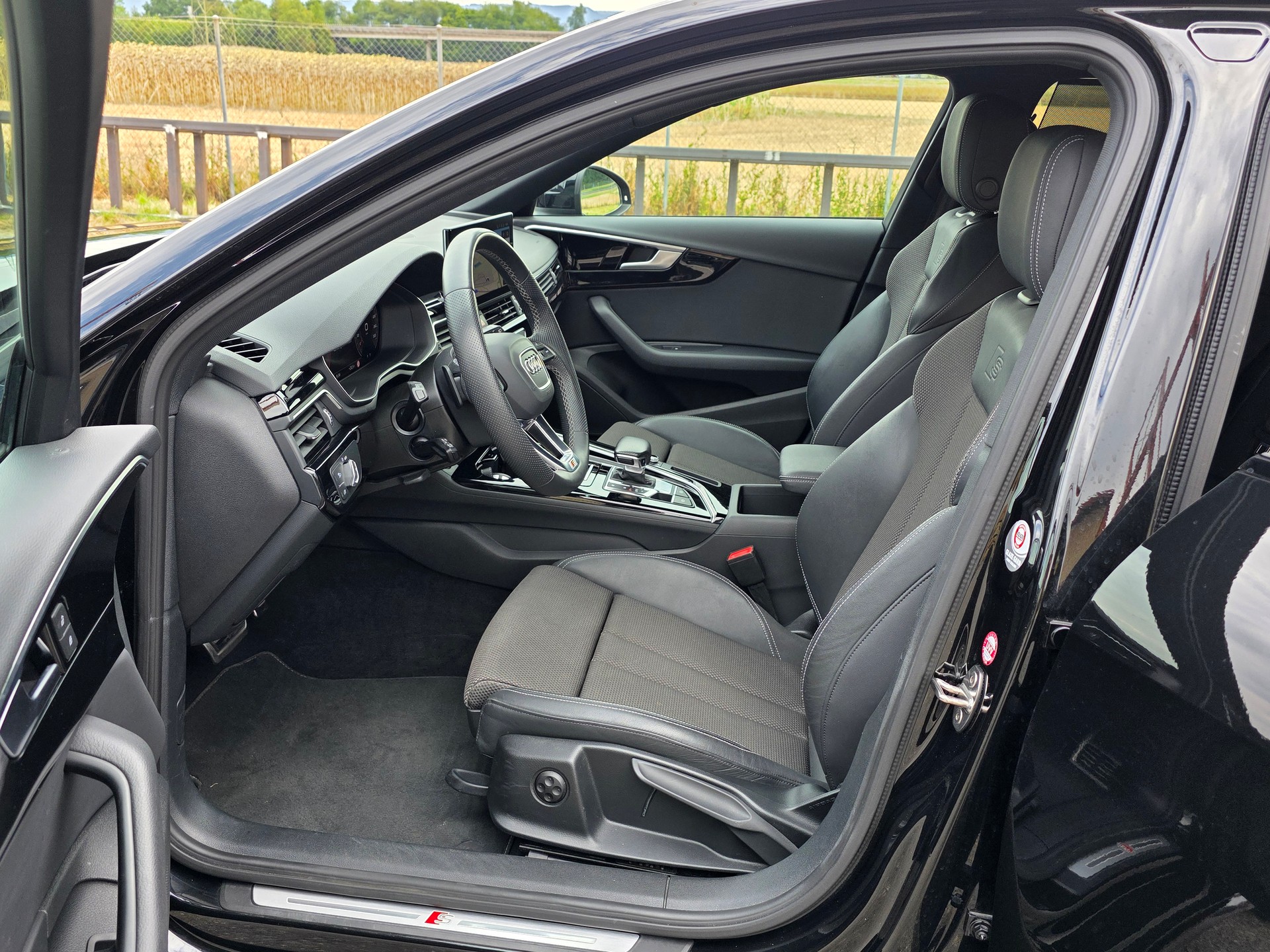 AUDI A4 Avant 40 TFSI S line S-tronic quattro-image-7