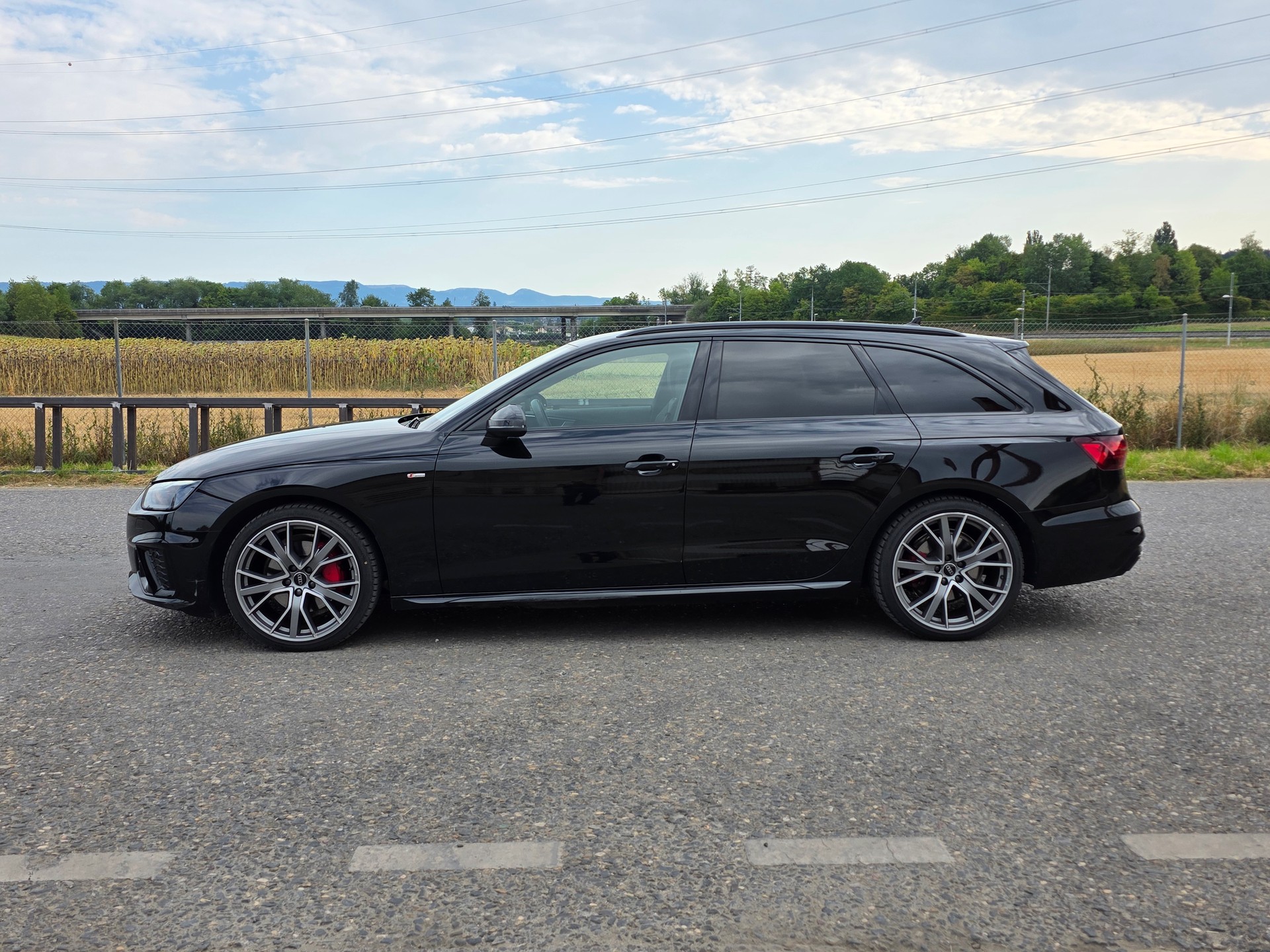 AUDI A4 Avant 40 TFSI S line S-tronic quattro-image-2