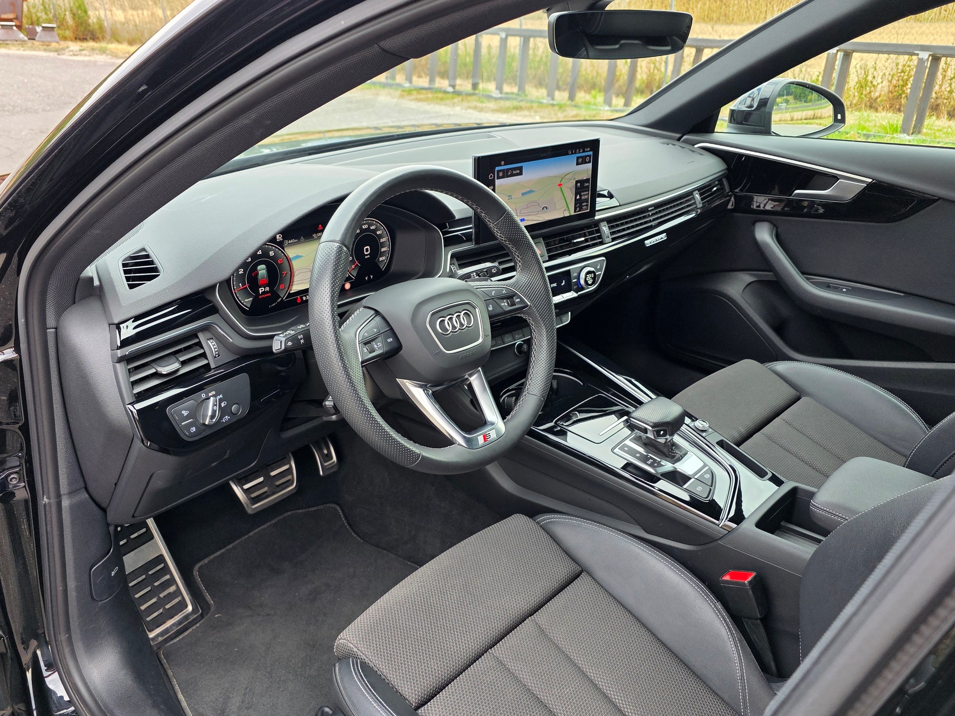 AUDI A4 Avant 40 TFSI S line S-tronic quattro-image-11