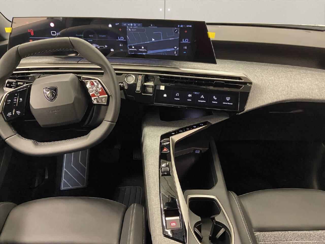 PEUGEOT 5008 1.2 Hybrid Allure Premium-image-5