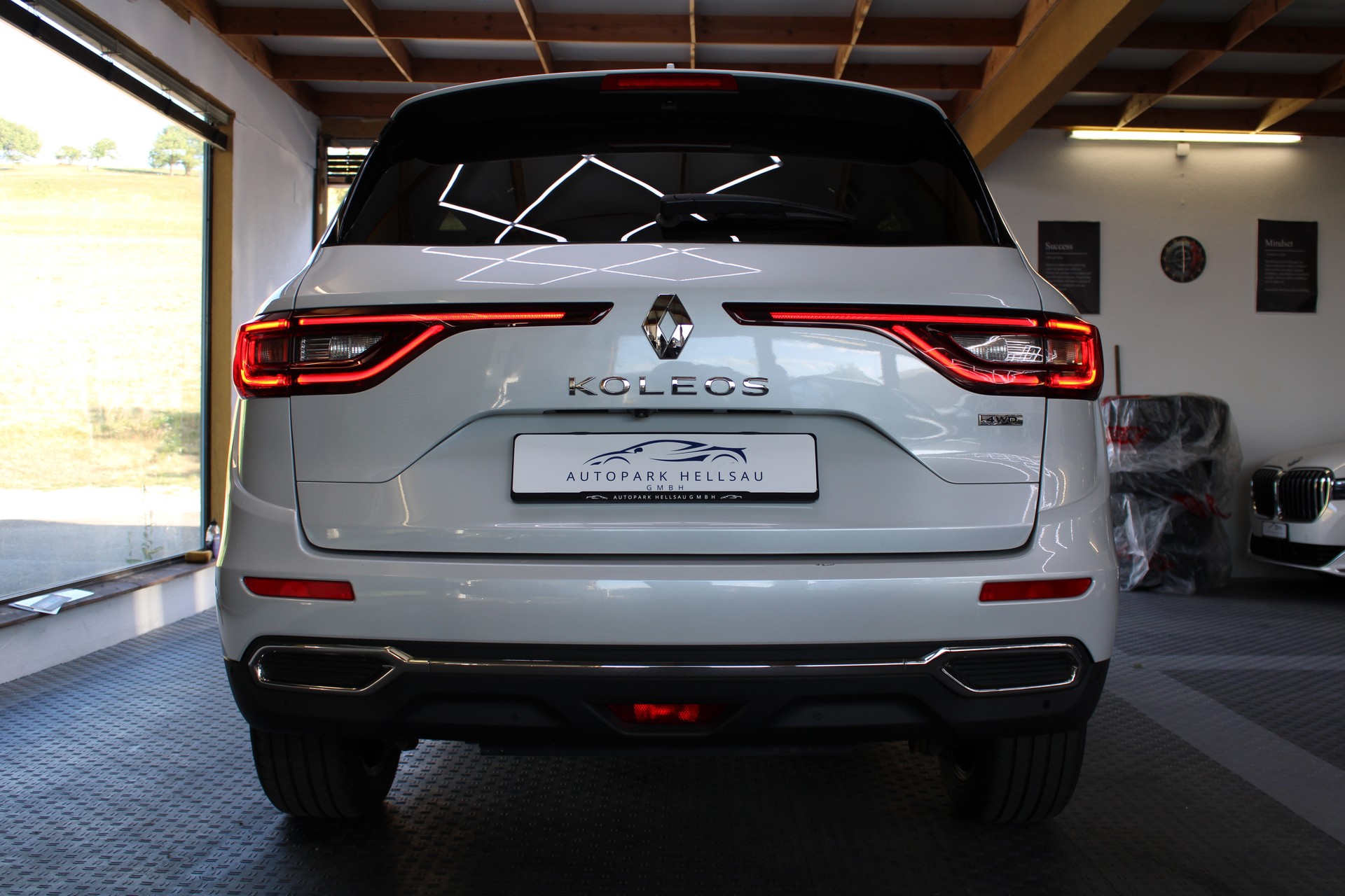 RENAULT Koleos 2.0 dCi Initiale Paris 4x4 Xtronic CVT-image-4