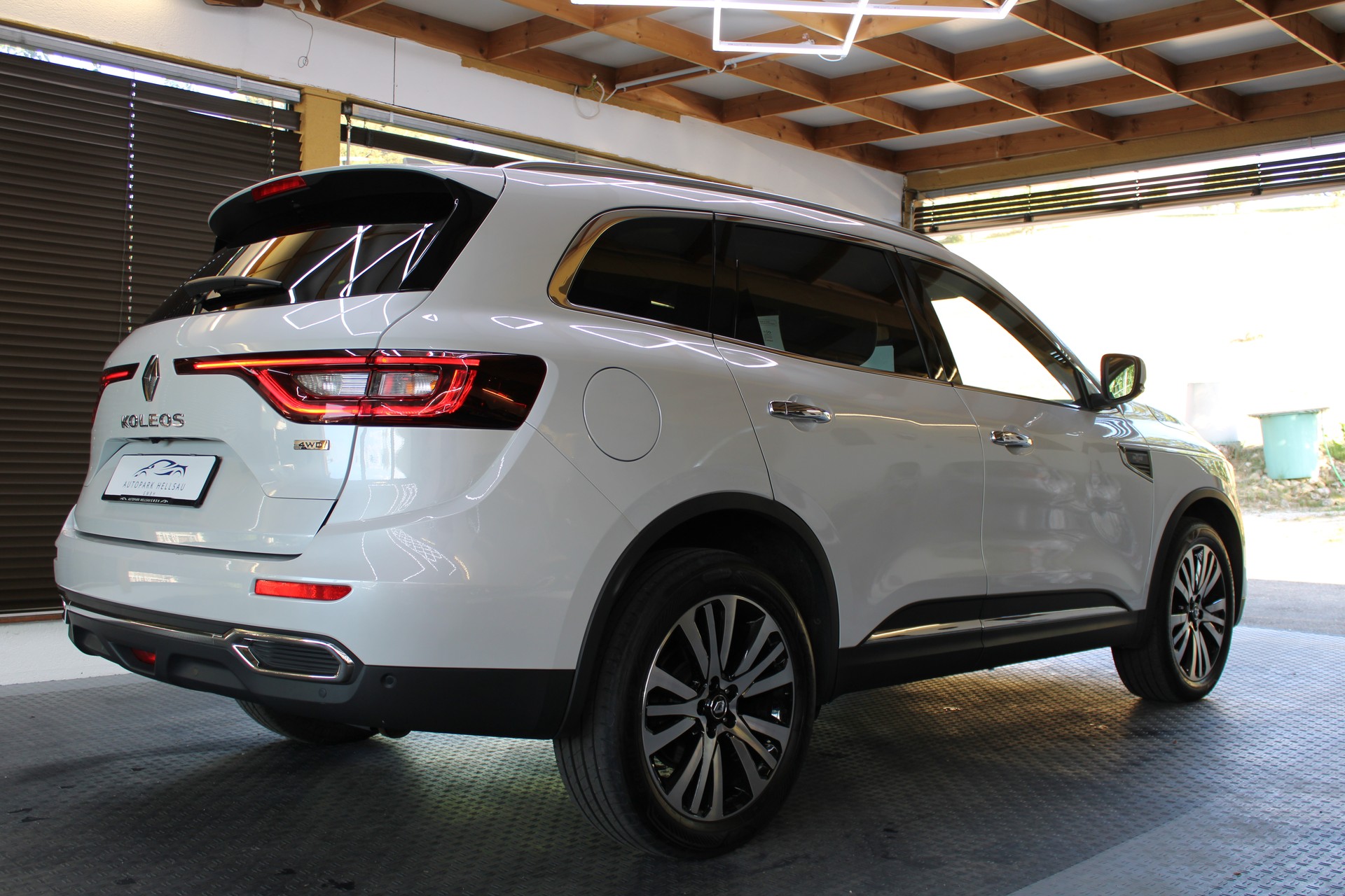 RENAULT Koleos 2.0 dCi Initiale Paris 4x4 Xtronic CVT-image-3