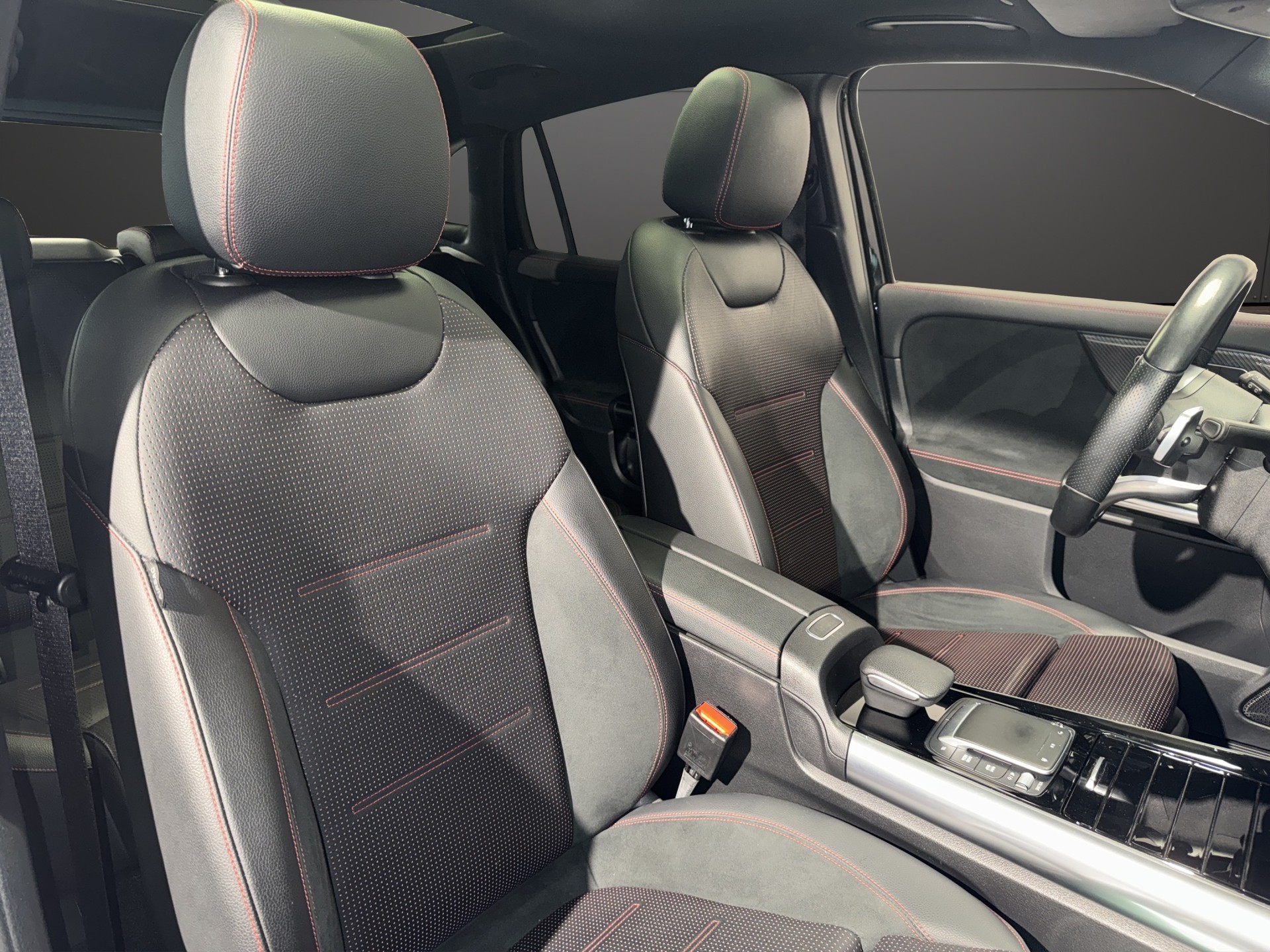 MERCEDES-BENZ GLA 250 Style 4matic-image-17