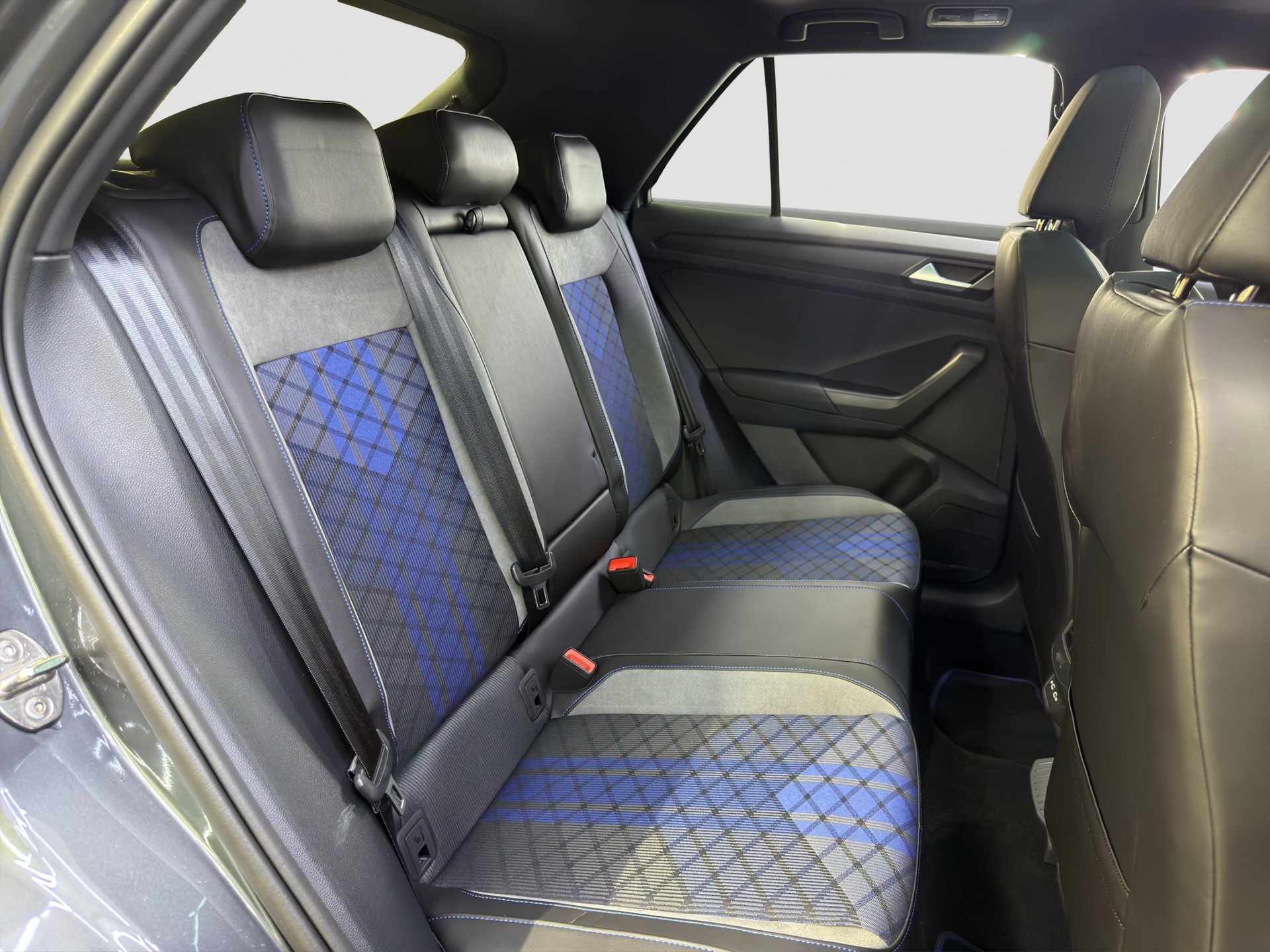 VW T-Roc 2.0 TSI R DSG 4Motion-image-16