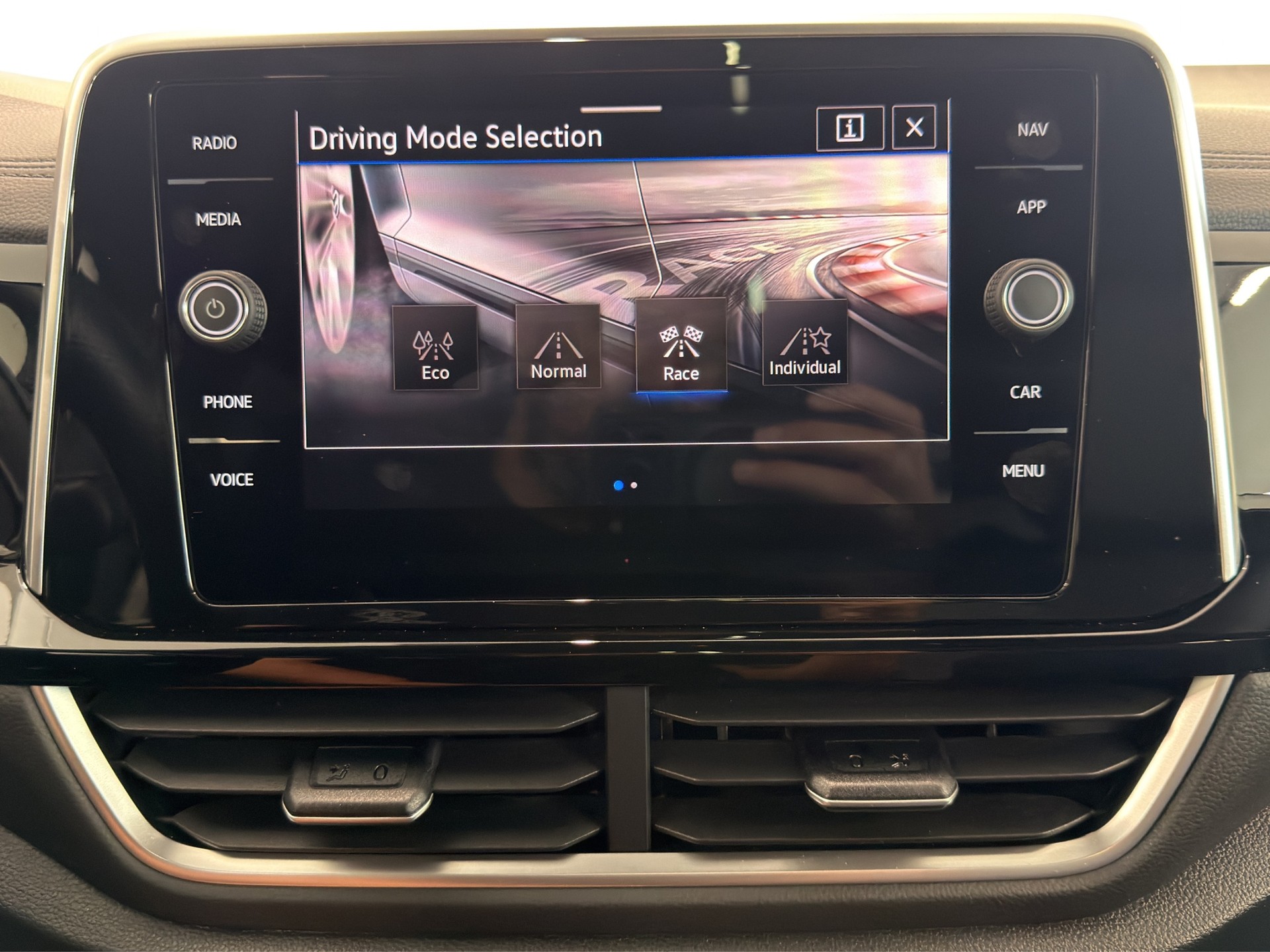 VW T-Roc 2.0 TSI R DSG 4Motion-image-18