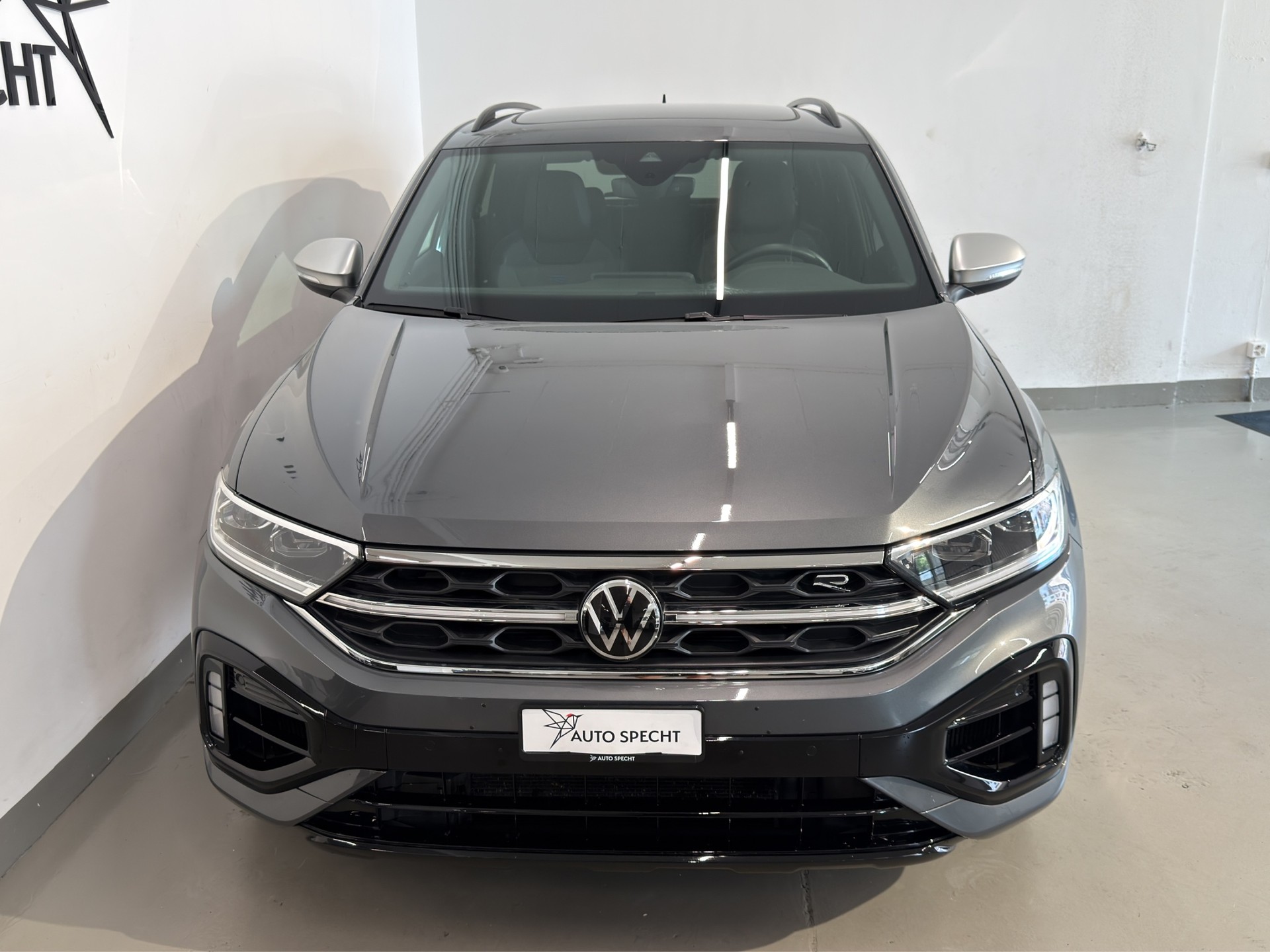 VW T-Roc 2.0 TSI R DSG 4Motion-image-2