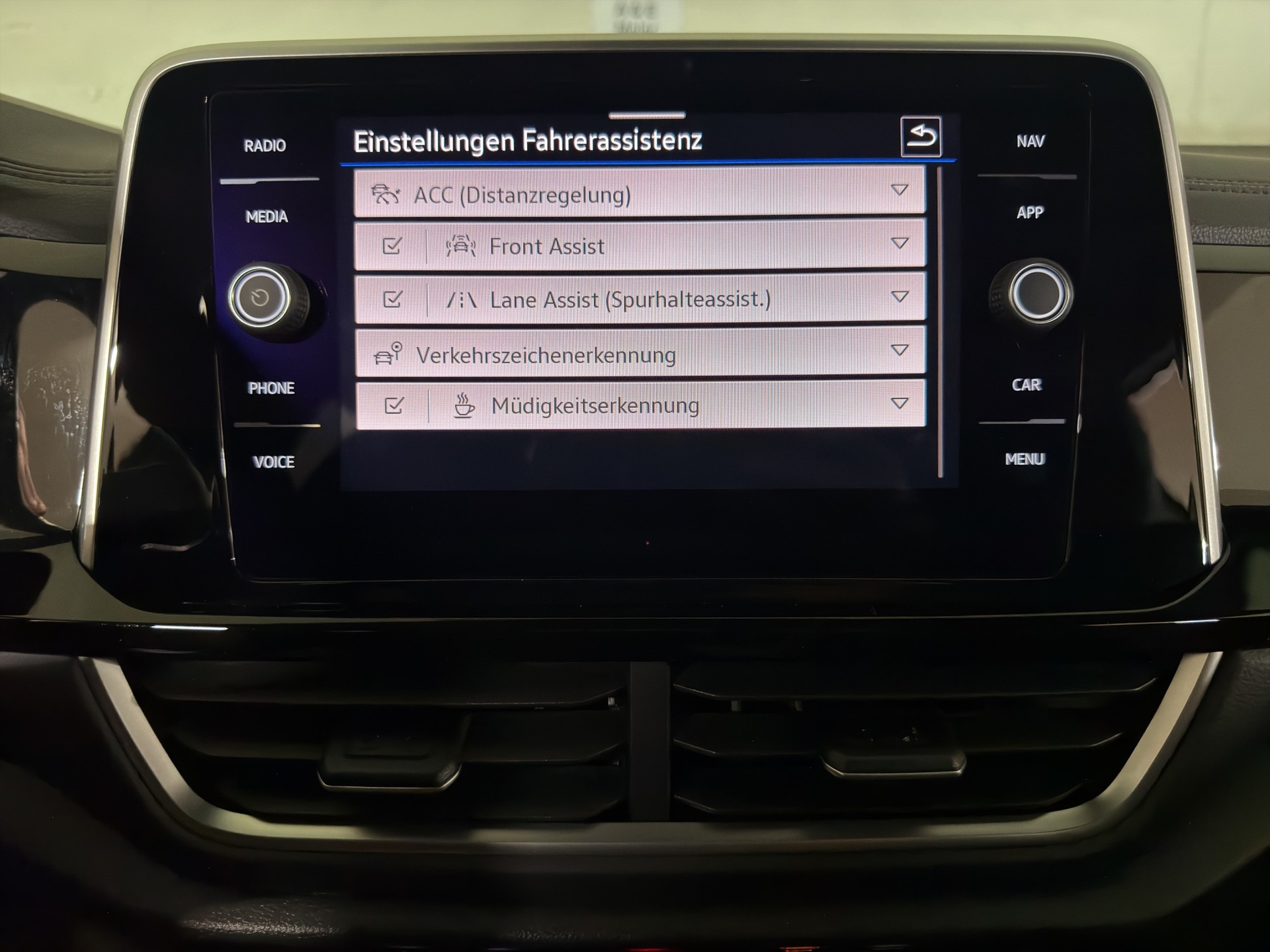 VW T-Roc 2.0 TSI R DSG 4Motion-image-23