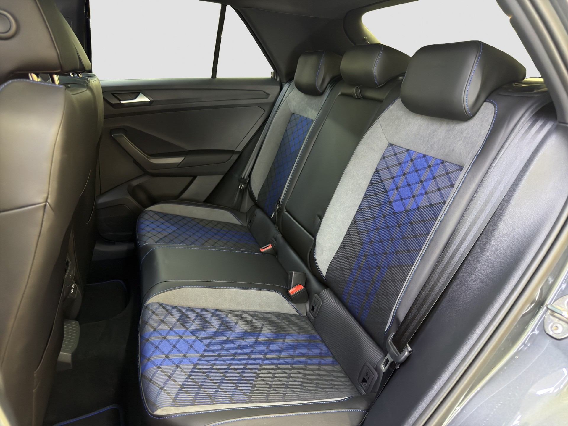 VW T-Roc 2.0 TSI R DSG 4Motion-image-13