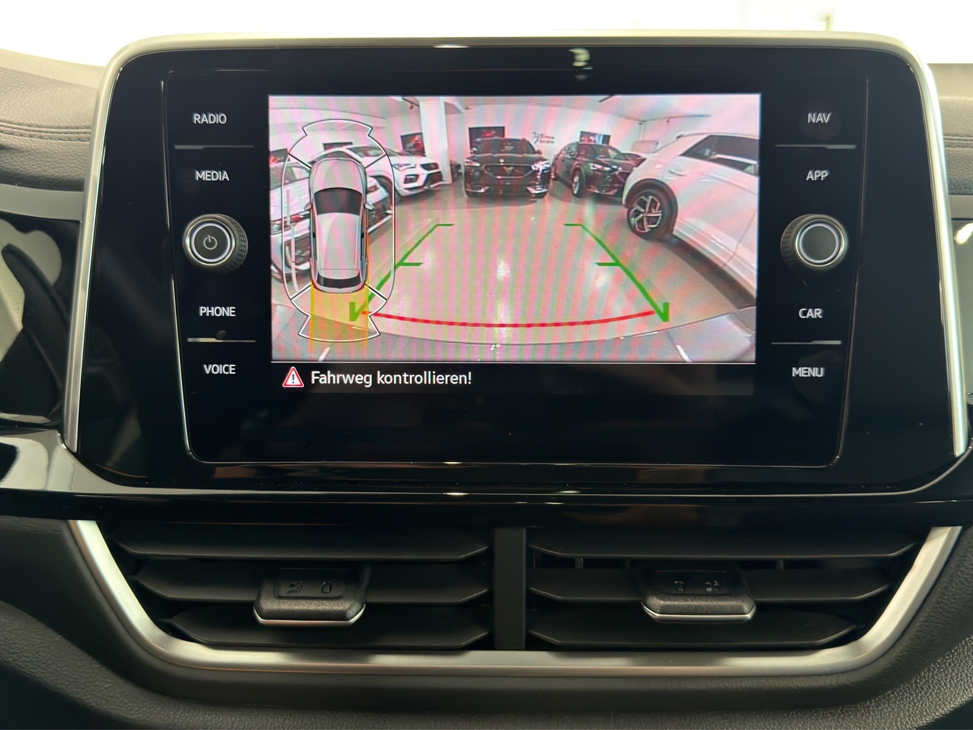 VW T-Roc 2.0 TSI R DSG 4Motion-image-17