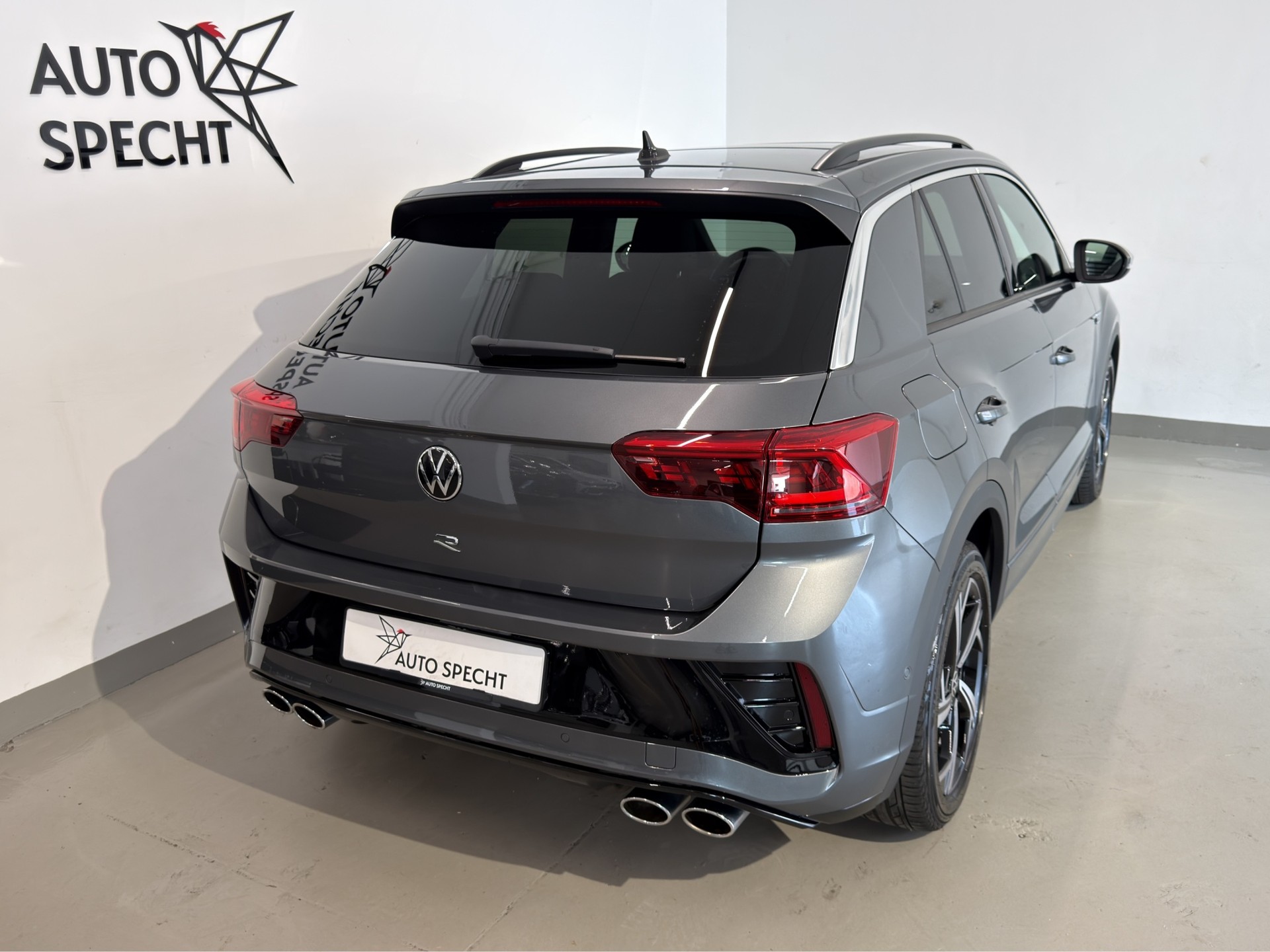 VW T-Roc 2.0 TSI R DSG 4Motion-image-4