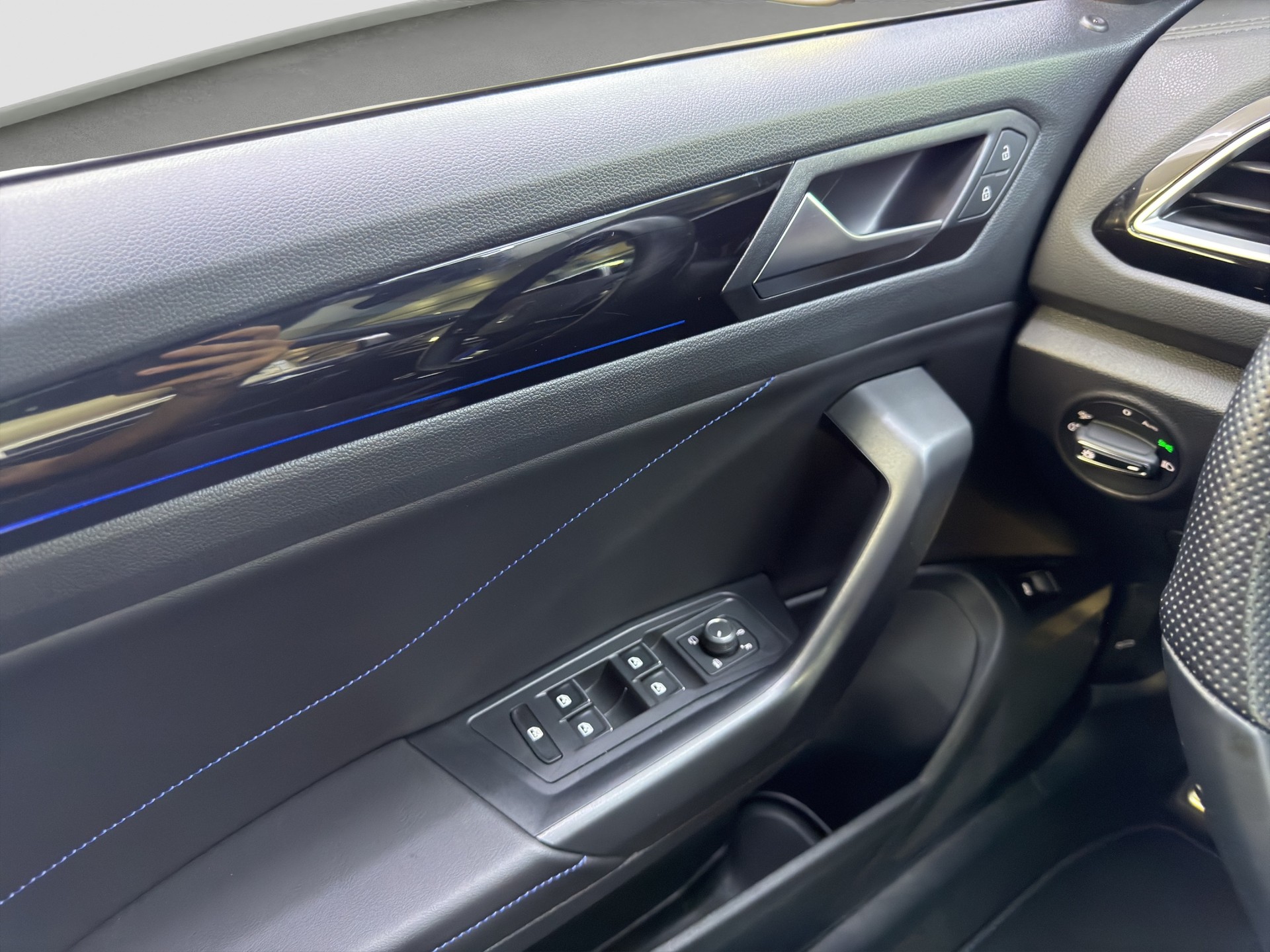 VW T-Roc 2.0 TSI R DSG 4Motion-image-29