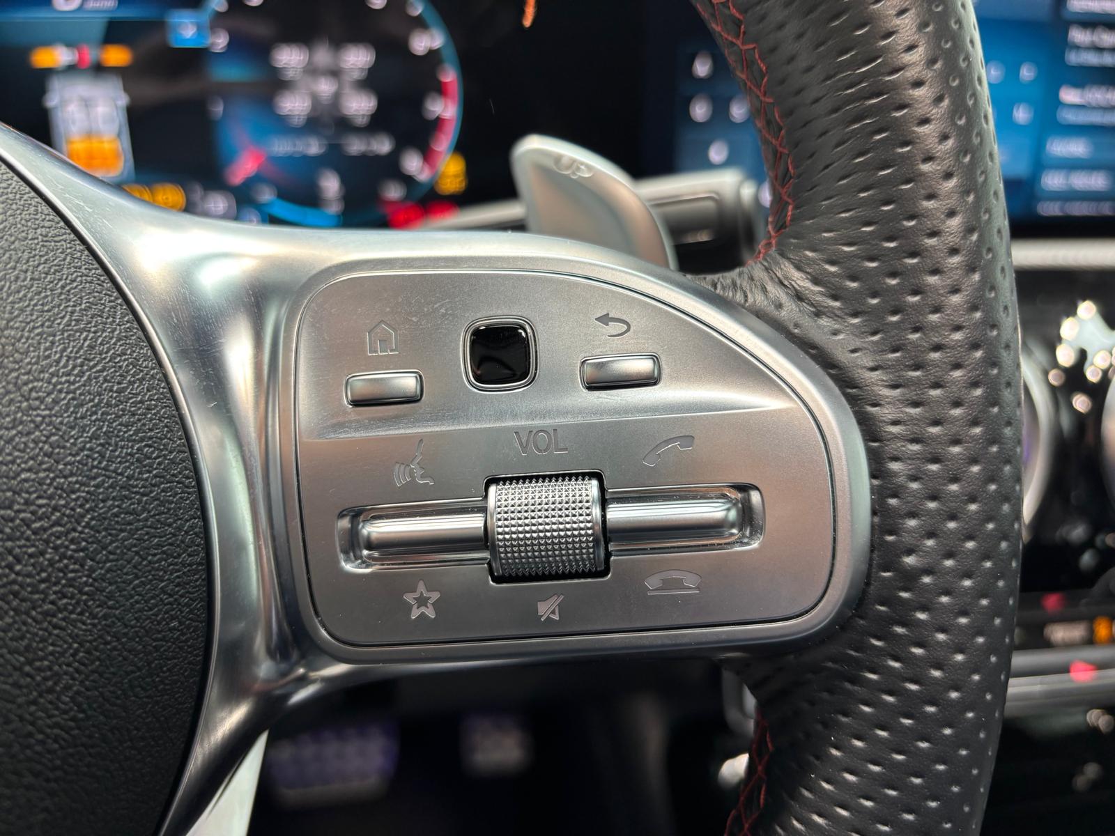 MERCEDES-BENZ A 35 AMG 4Matic Speedshift - Toit ouvrant-image-21