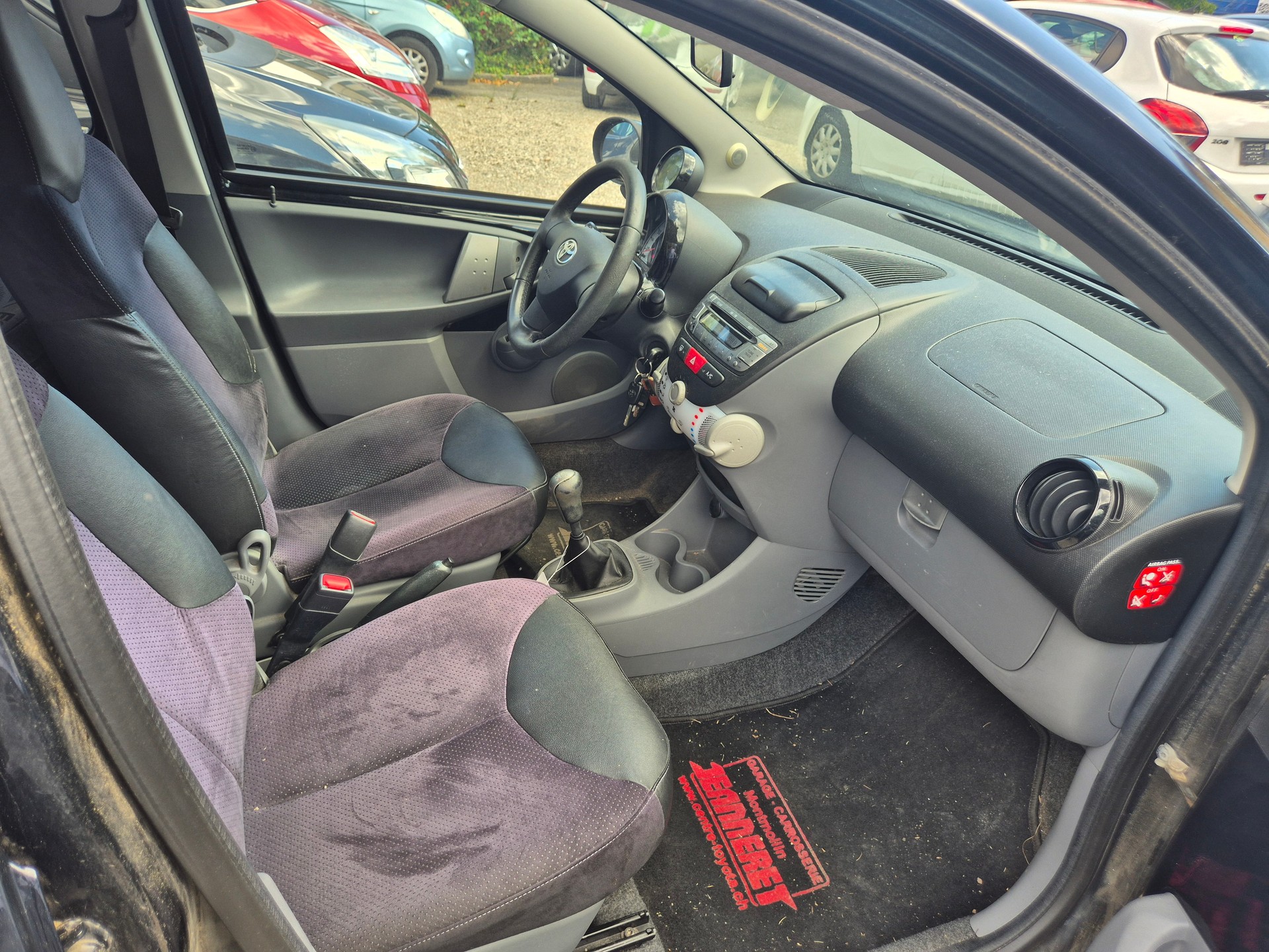 TOYOTA Aygo 1.0 Linea Terra-image-7