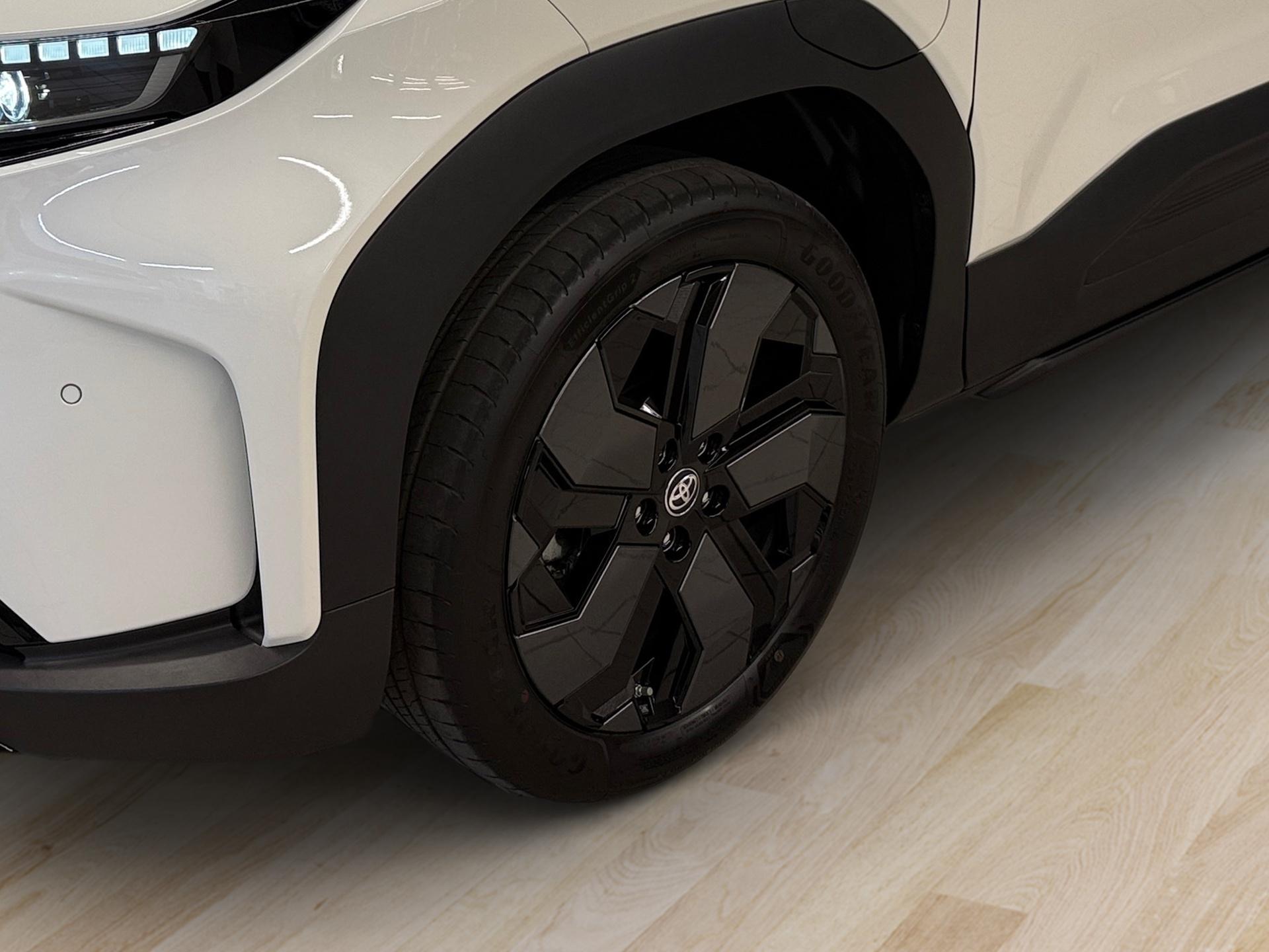TOYOTA Urban Cruiser 61 kWh Premium-image-9