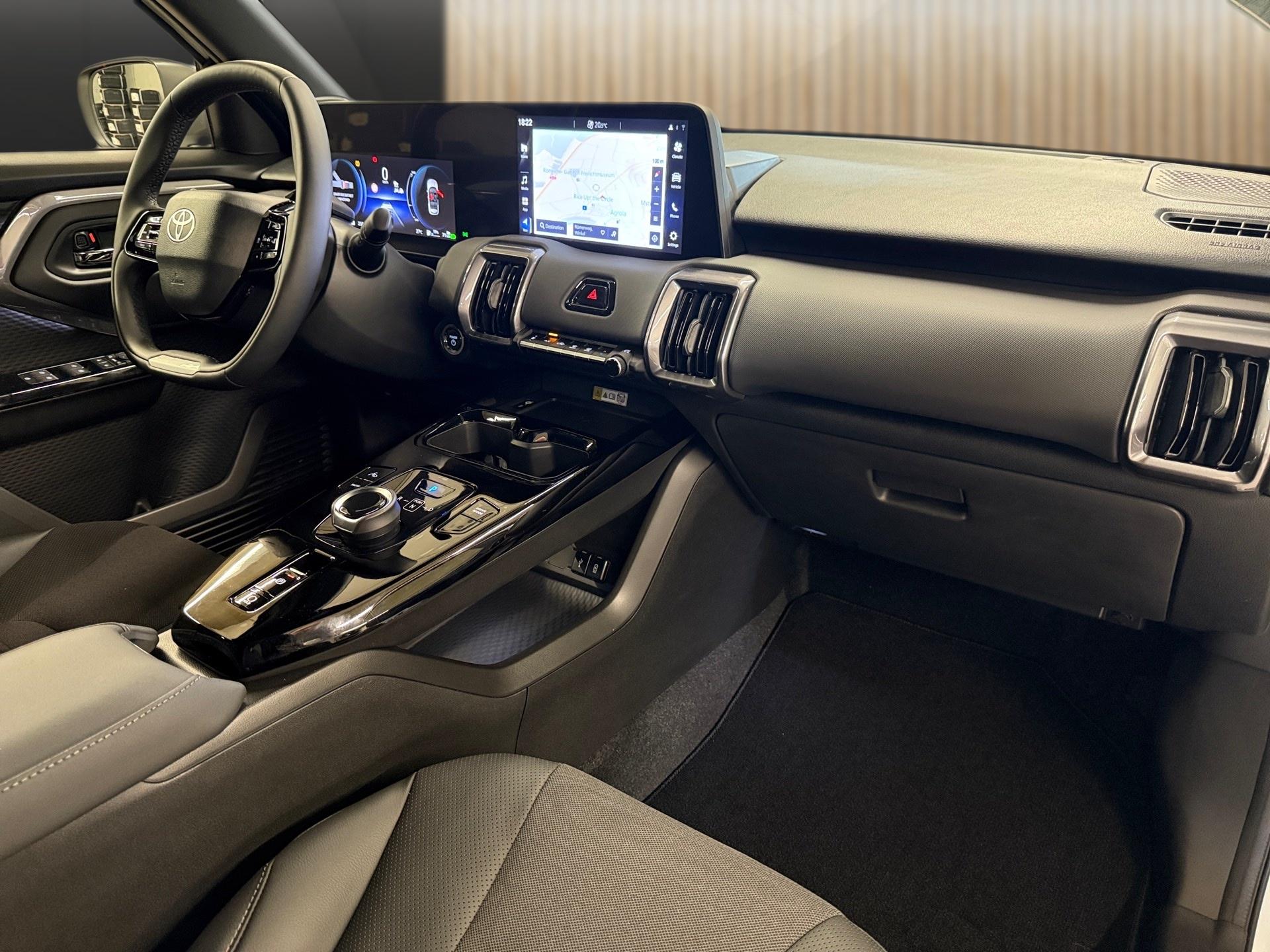 TOYOTA Urban Cruiser 61 kWh Premium-image-15
