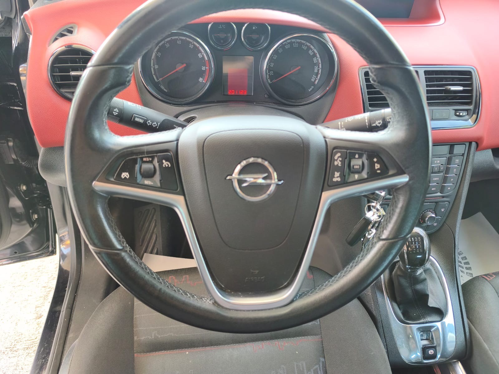 OPEL Meriva 1.4 Turbo Cosmo-image-18