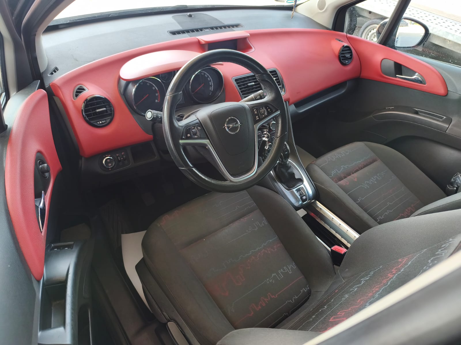 OPEL Meriva 1.4 Turbo Cosmo-image-9
