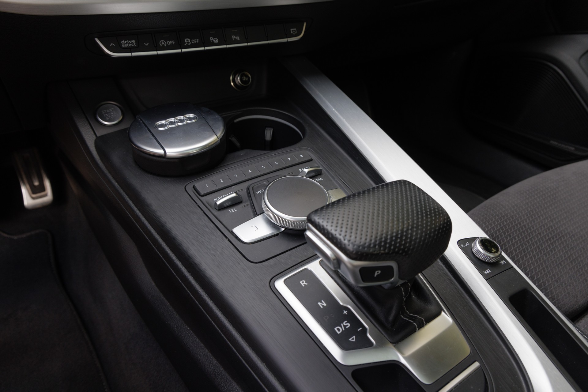 AUDI A4 3.0 V6 TDI 272 Sport quattro T-Tronic-image-9