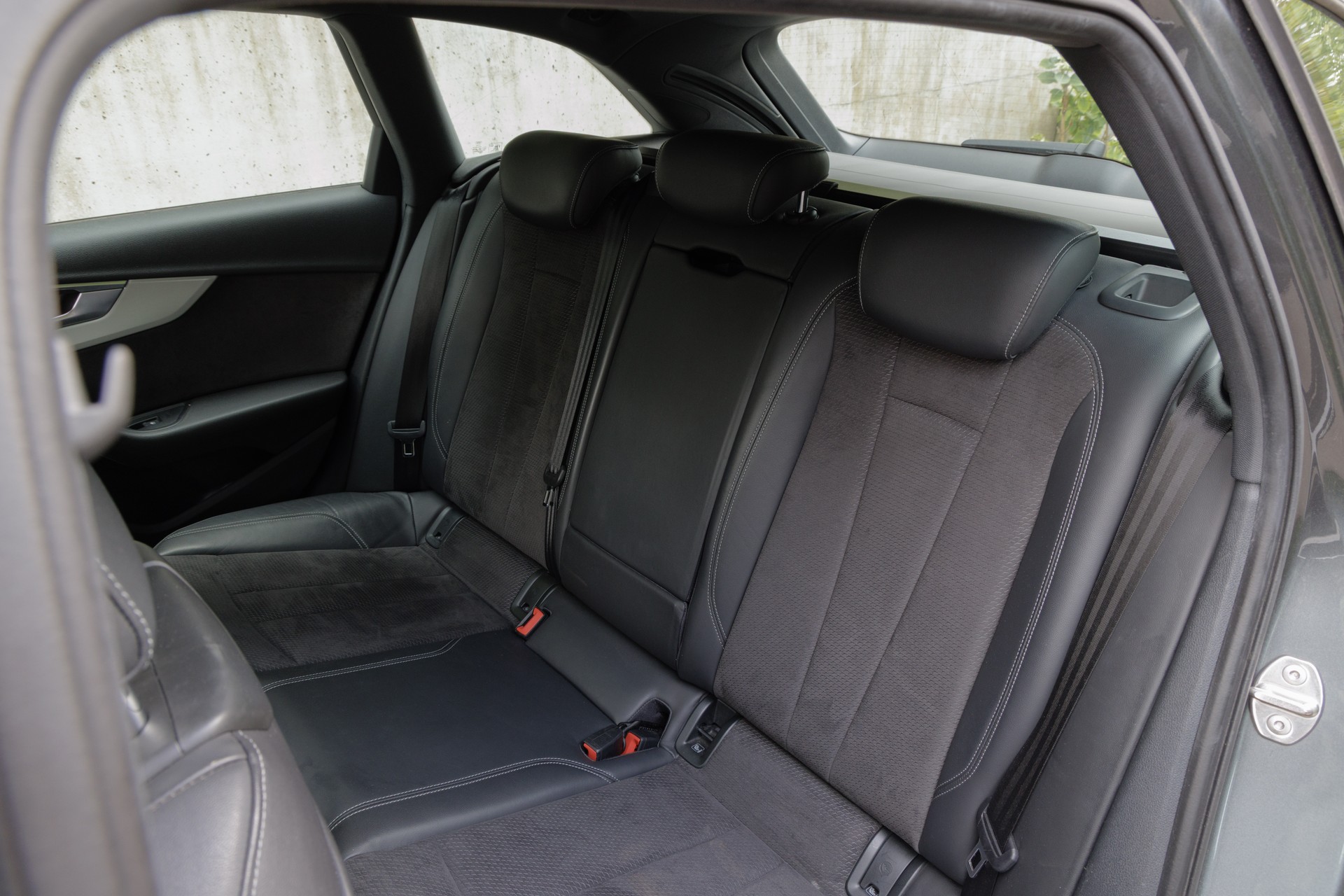 AUDI A4 3.0 V6 TDI 272 Sport quattro T-Tronic-image-13