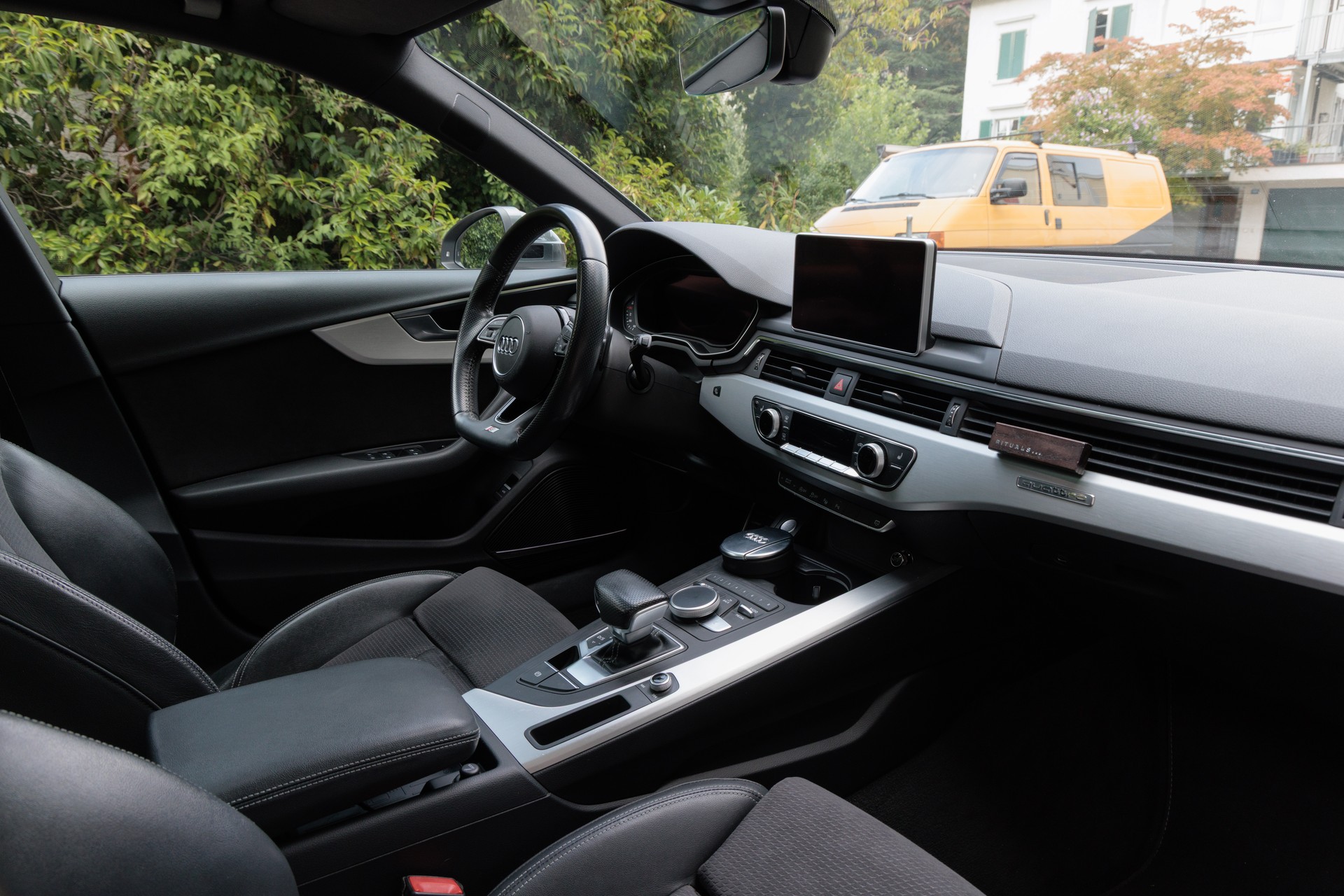 AUDI A4 3.0 V6 TDI 272 Sport quattro T-Tronic-image-10