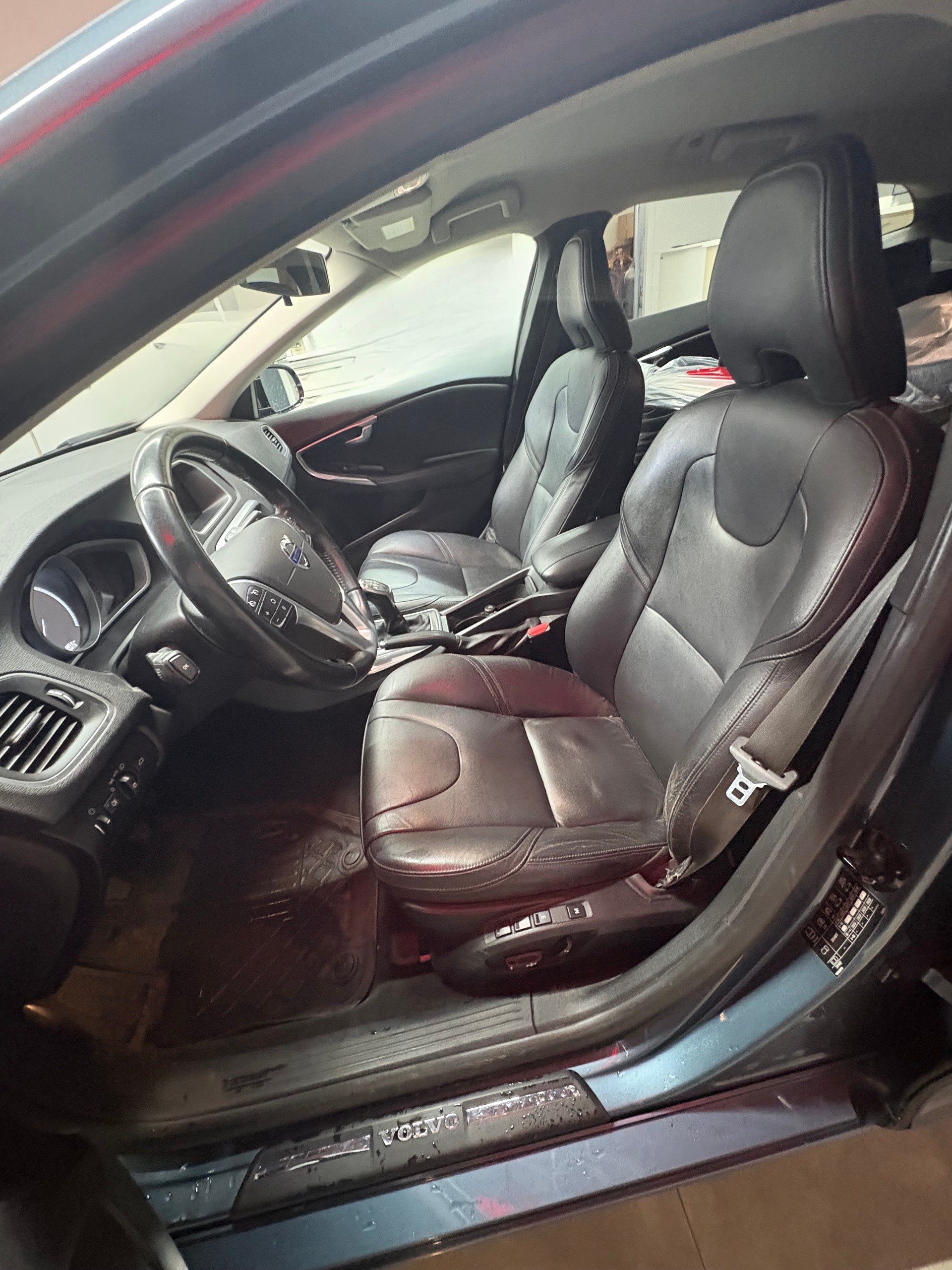 VOLVO V40 T3 Summum-image-6