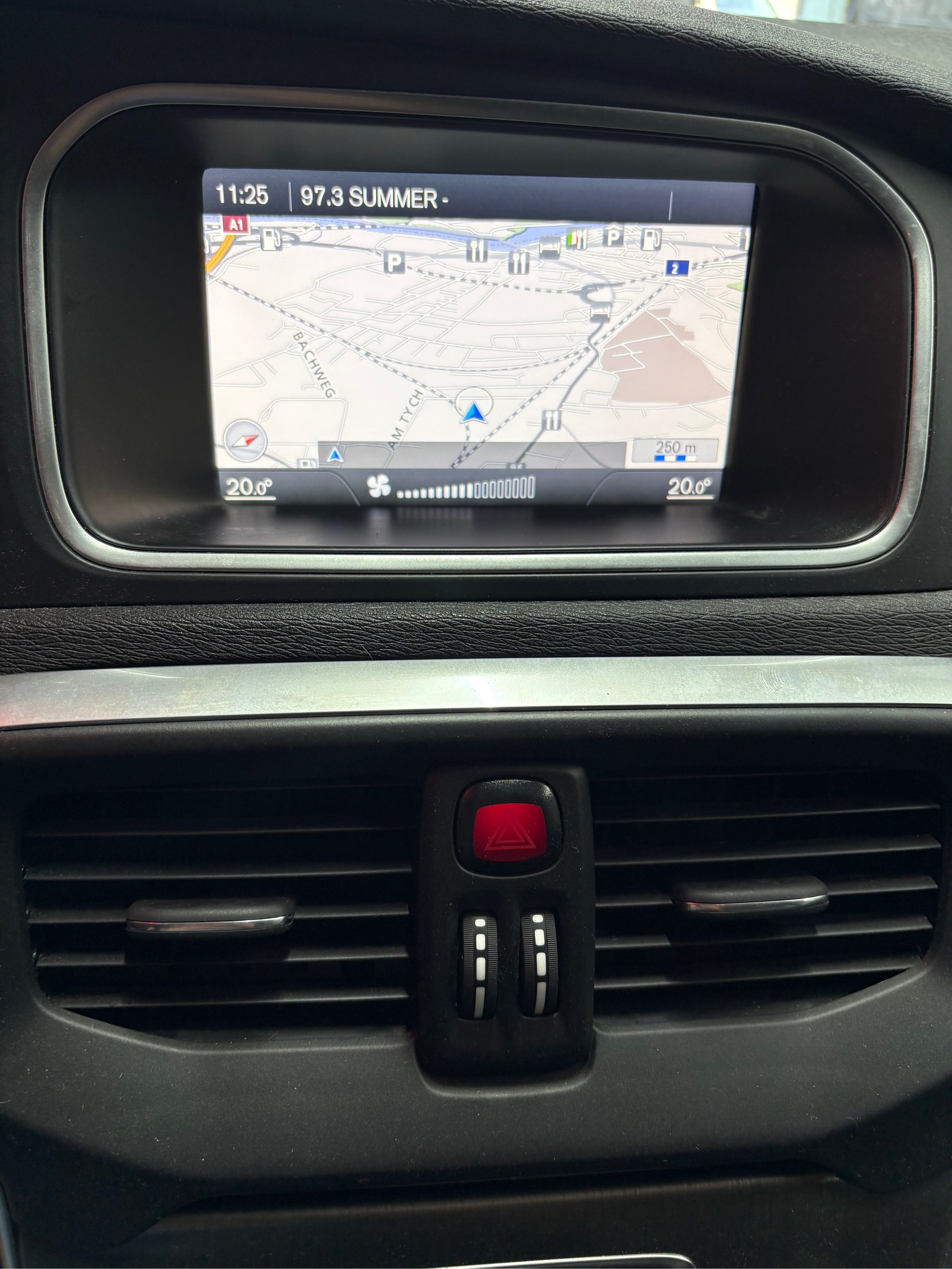 VOLVO V40 T3 Summum-image-9