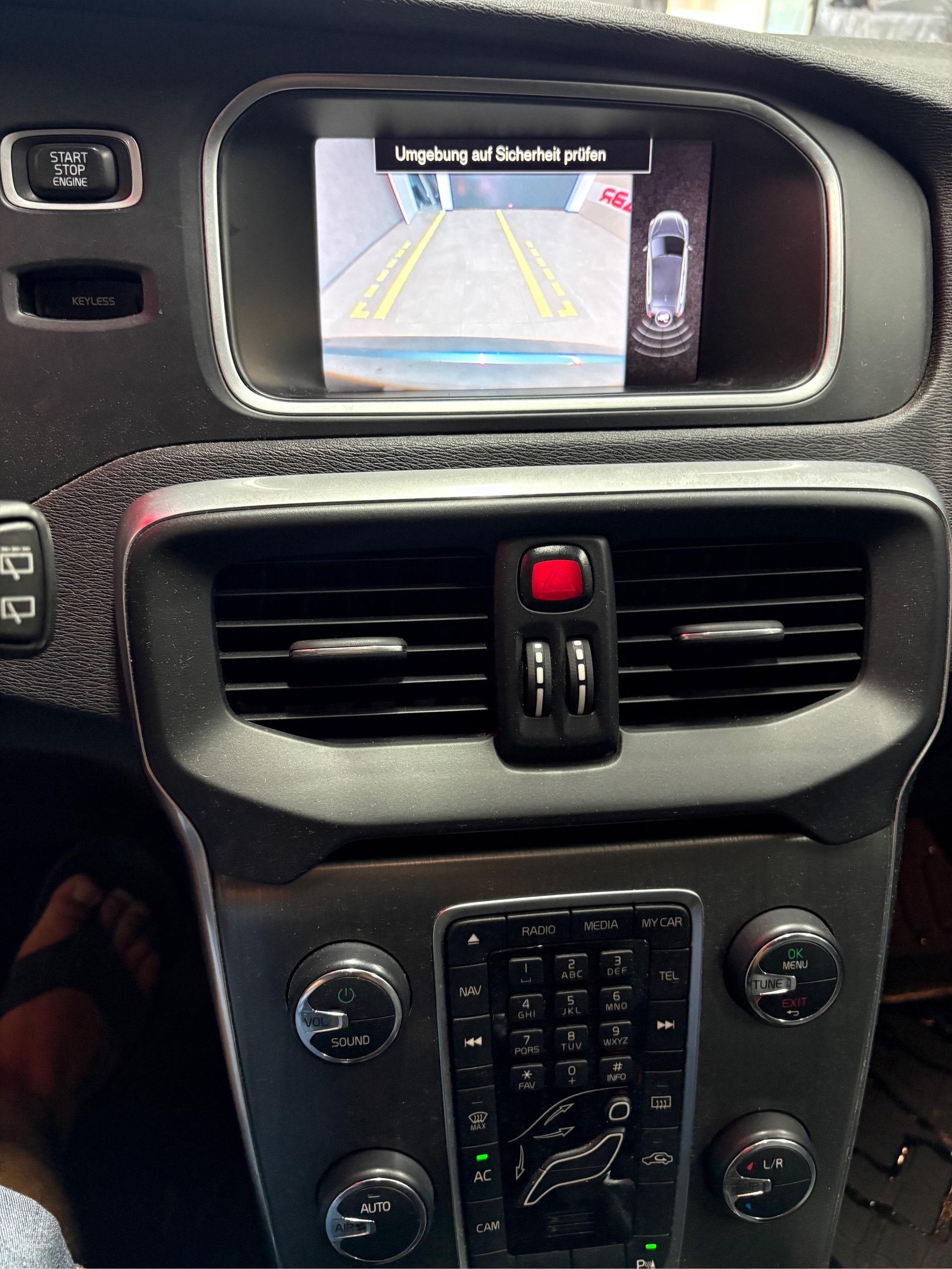 VOLVO V40 T3 Summum-image-10