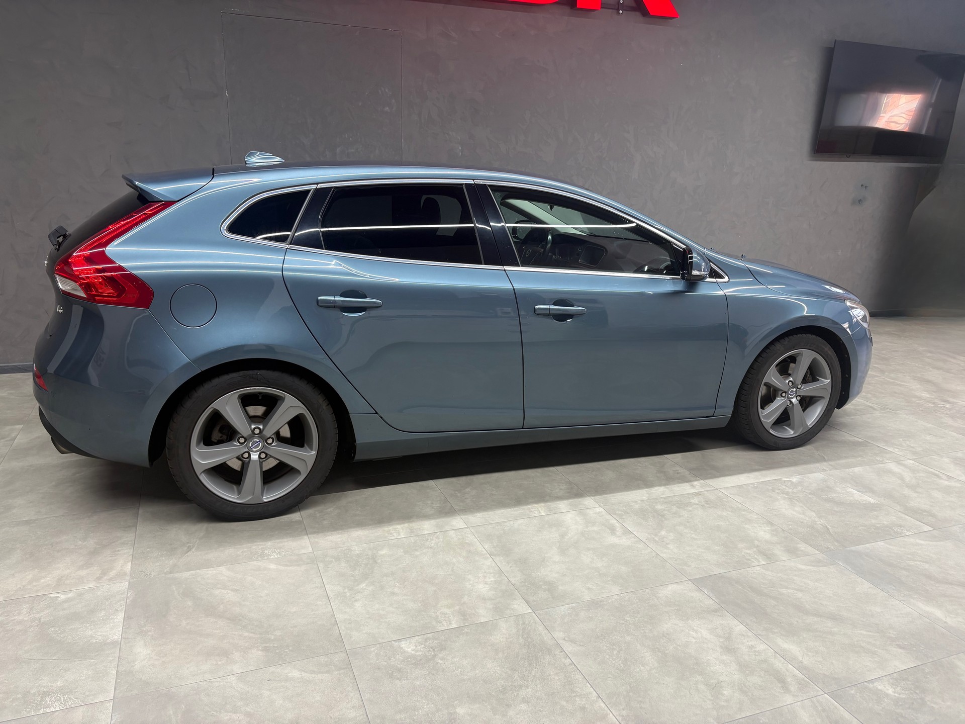 VOLVO V40 T3 Summum-image-4