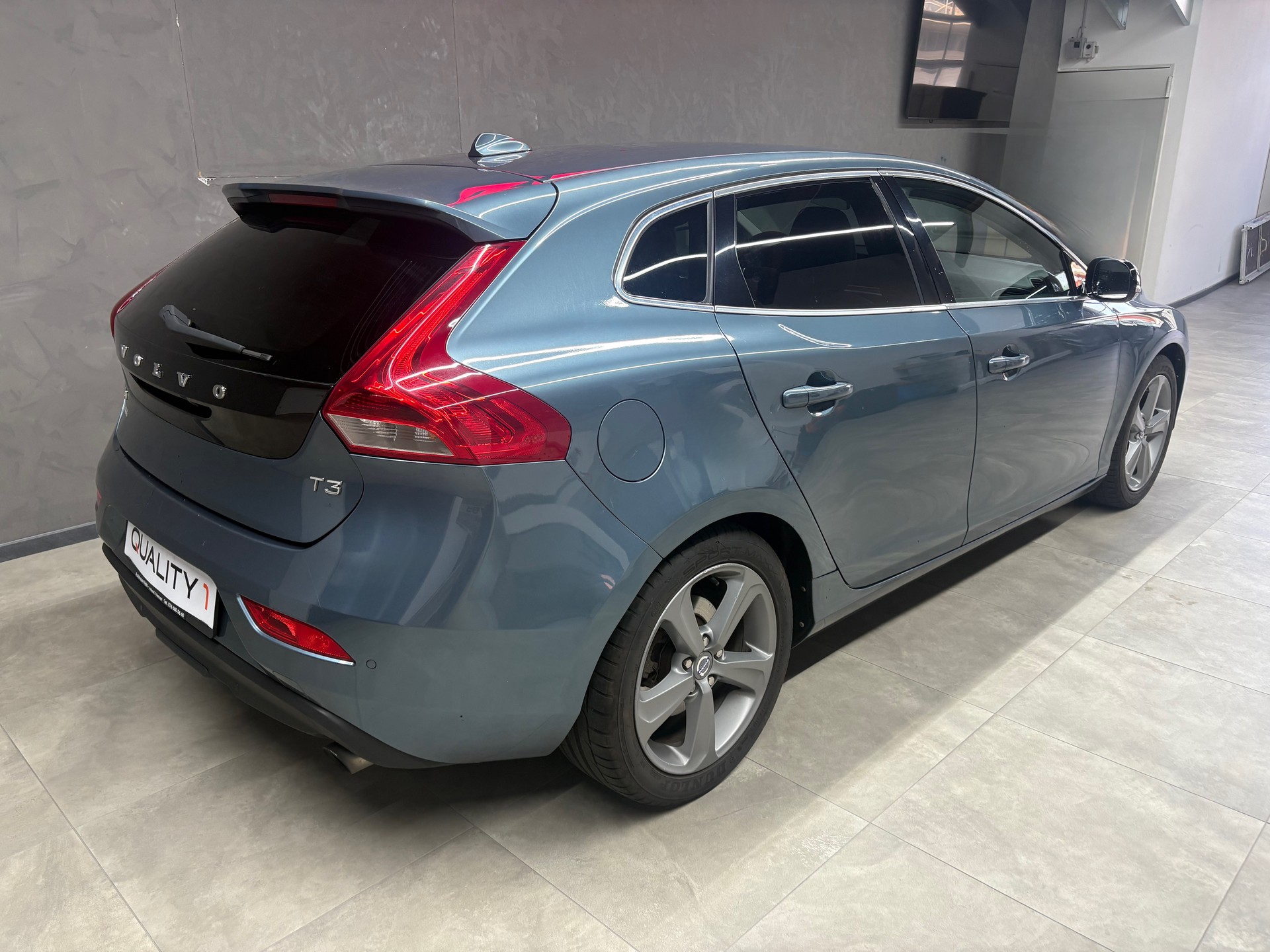 VOLVO V40 T3 Summum-image-2