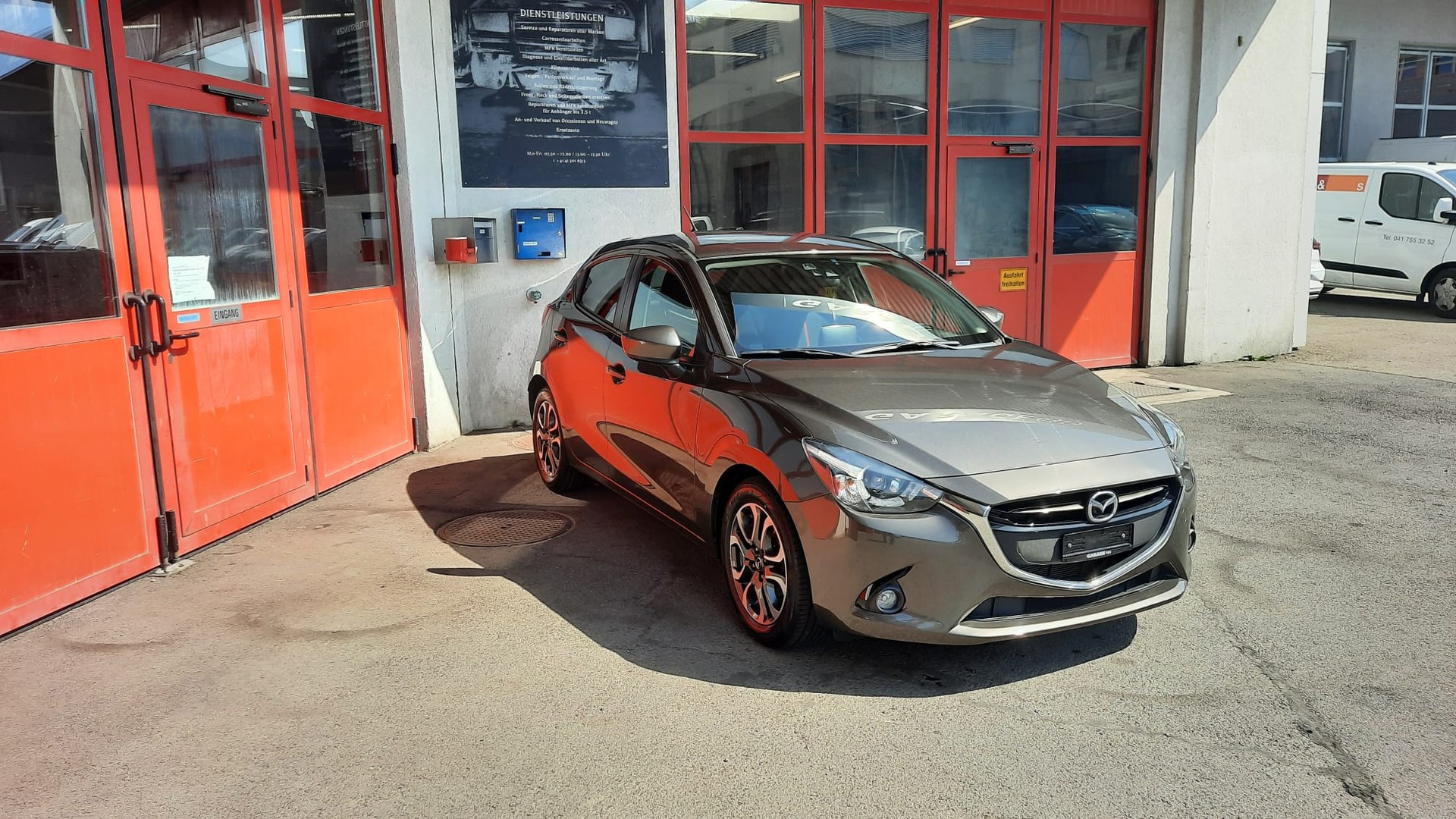 MAZDA 2 1.5i 16V Skyactiv-G Revolution-image-2