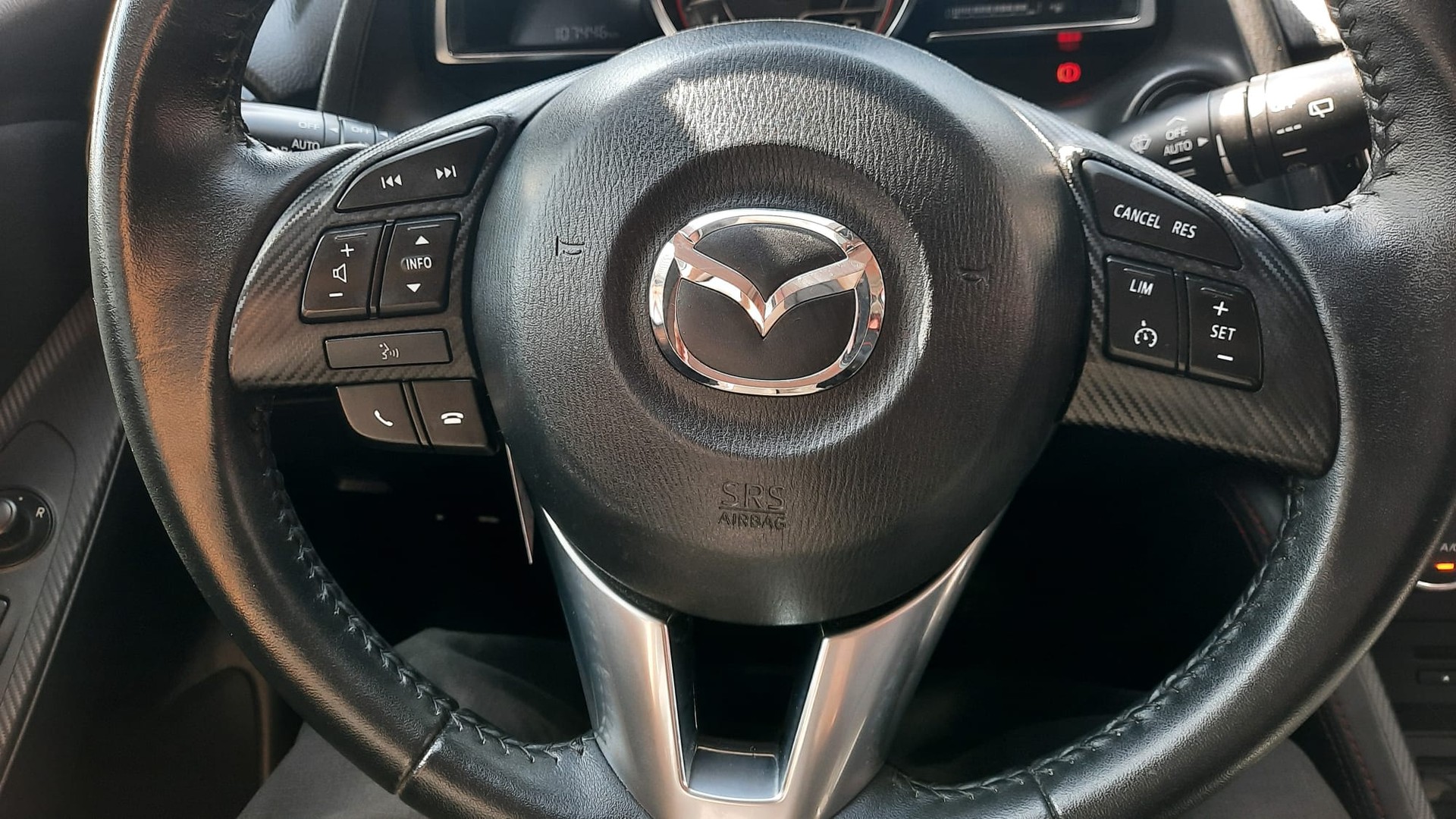 MAZDA 2 1.5i 16V Skyactiv-G Revolution-image-10