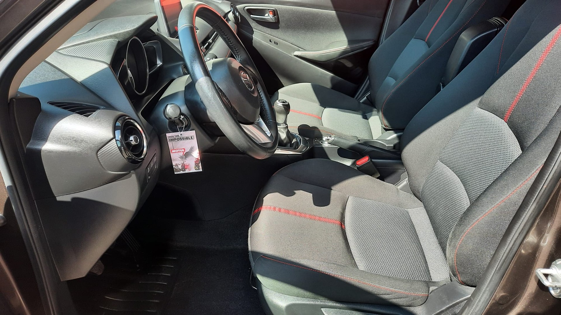 MAZDA 2 1.5i 16V Skyactiv-G Revolution-image-4