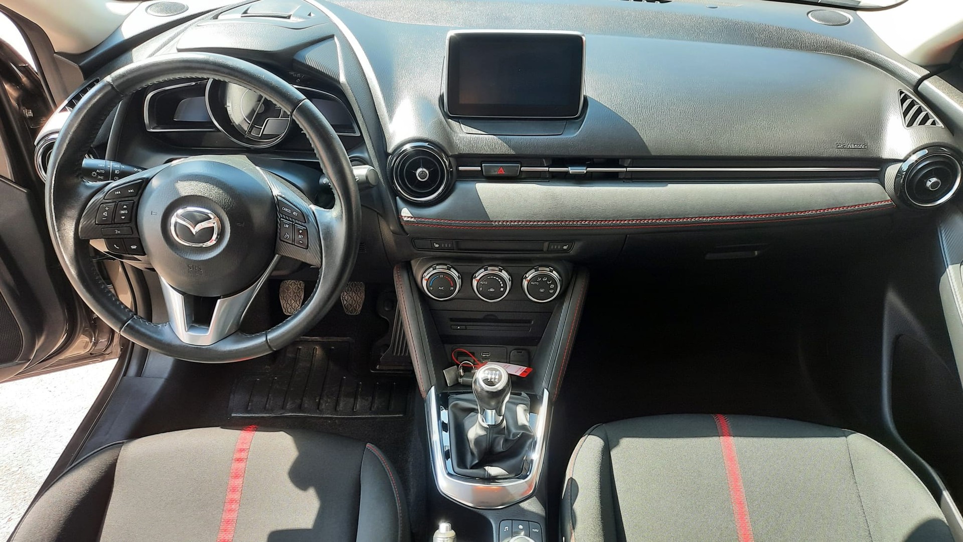 MAZDA 2 1.5i 16V Skyactiv-G Revolution-image-7