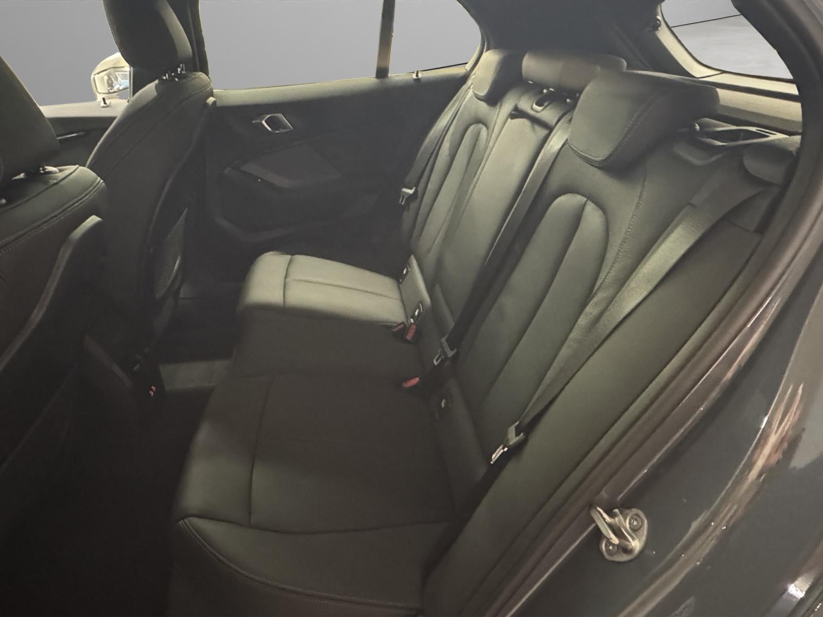 BMW 120d xDrive-image-11