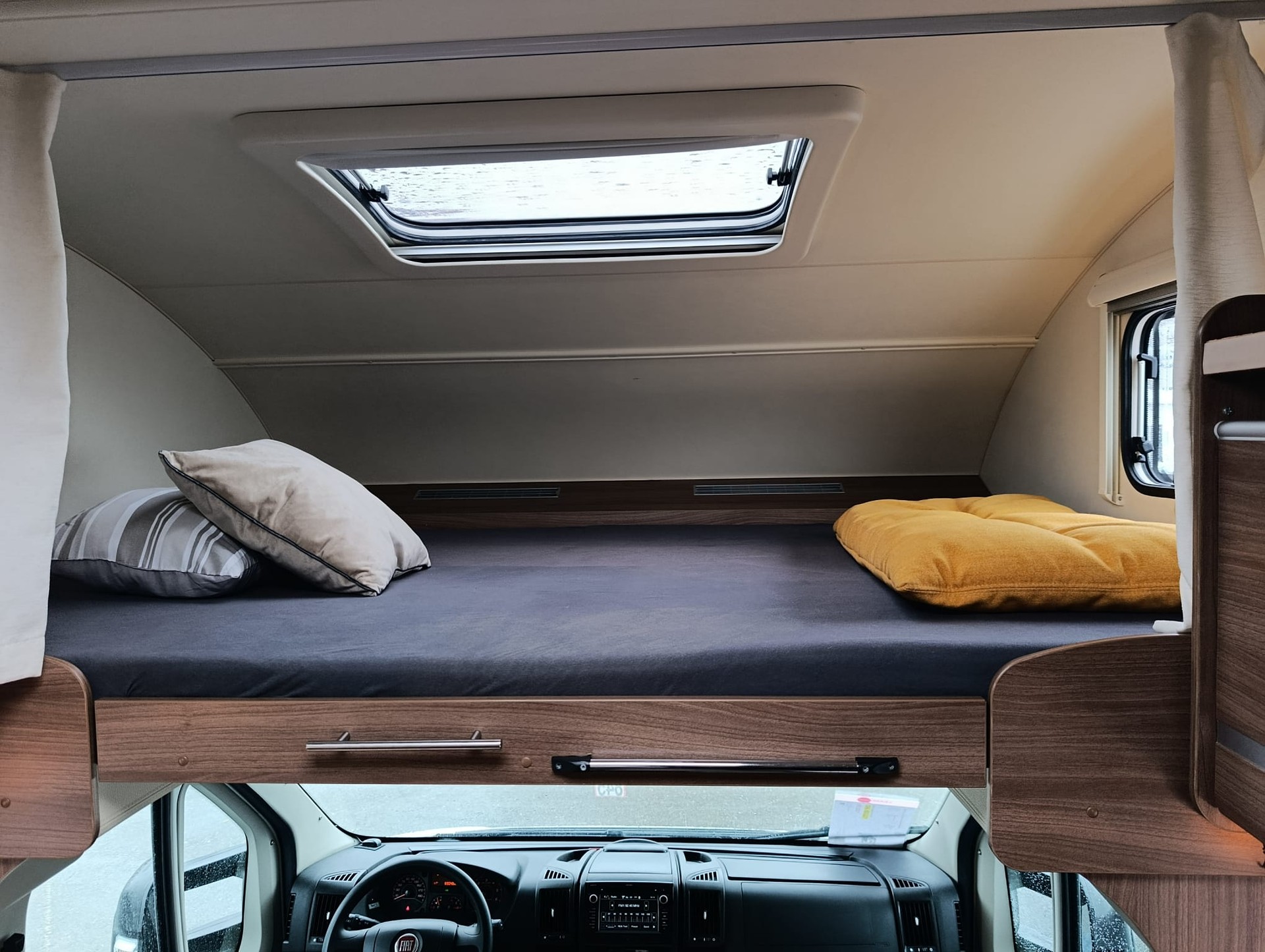 BÜRSTNER BA6701*** Perfektes Familienmobil für jede Jahreszeit***-image-18
