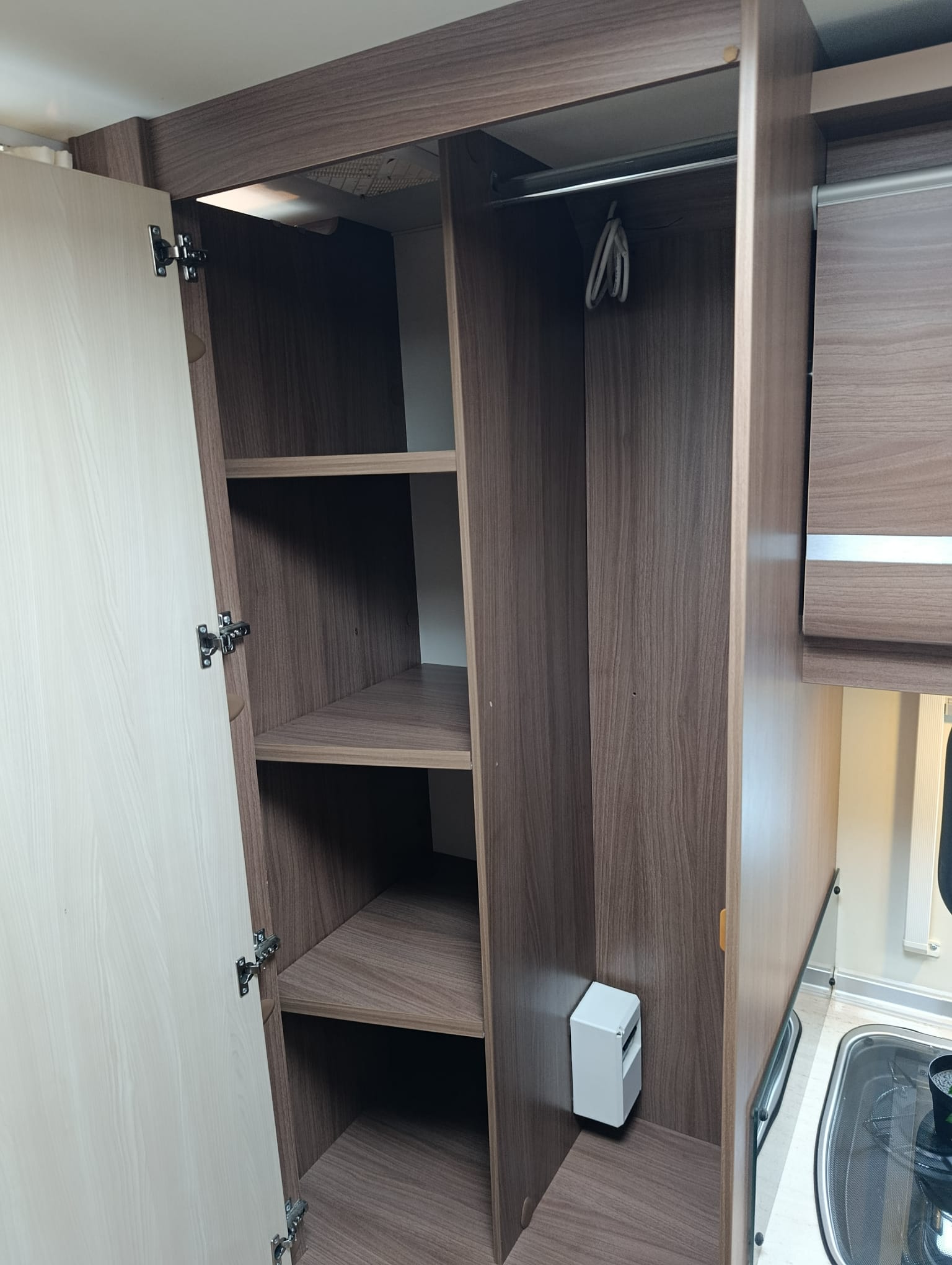 BÜRSTNER BA6701*** Perfektes Familienmobil für jede Jahreszeit***-image-16