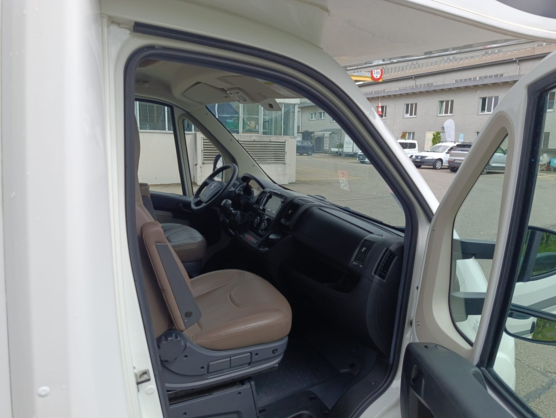 BÜRSTNER BA6701*** Perfektes Familienmobil für jede Jahreszeit***-image-9