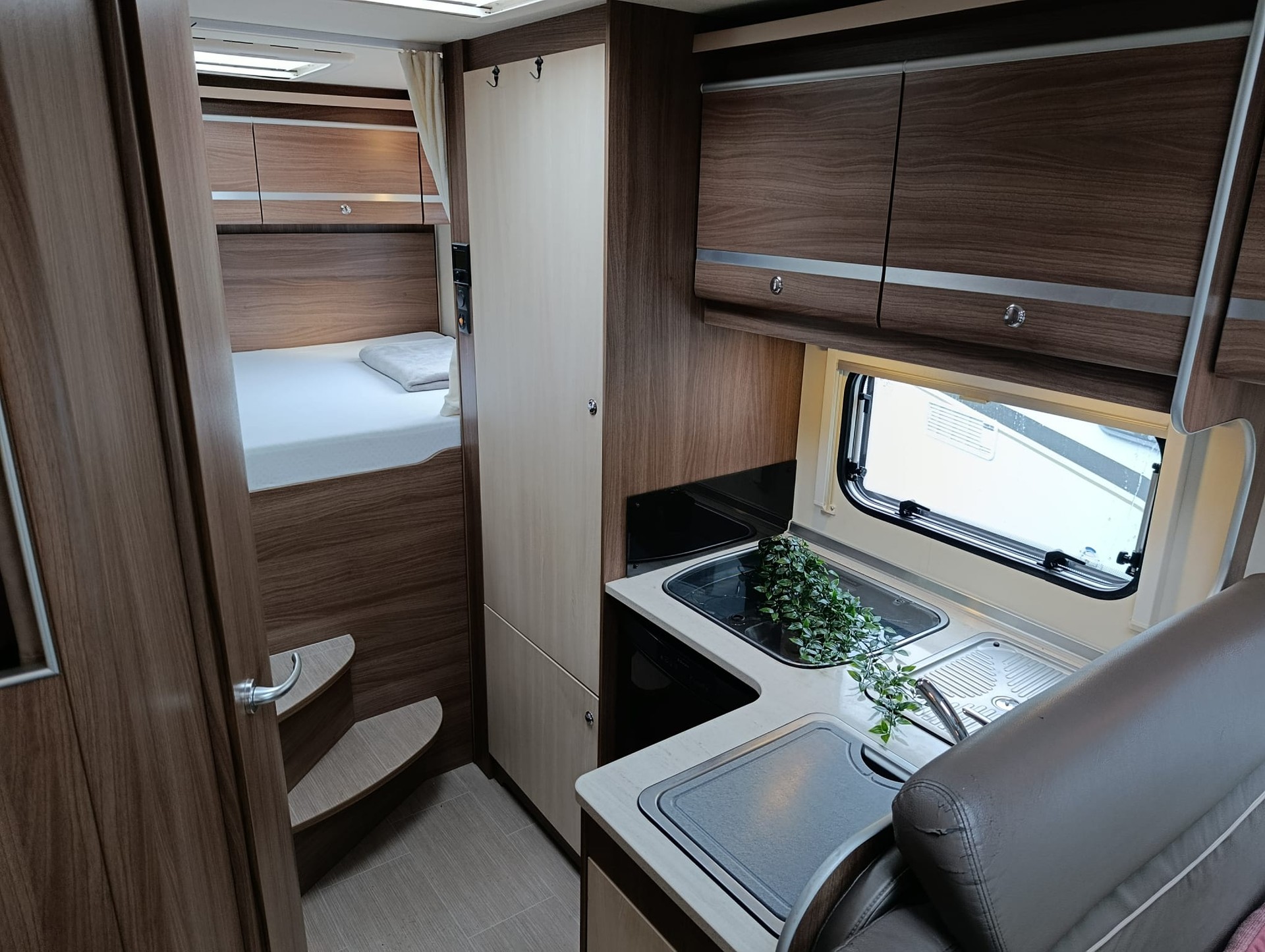 BÜRSTNER BA6701*** Perfektes Familienmobil für jede Jahreszeit***-image-15