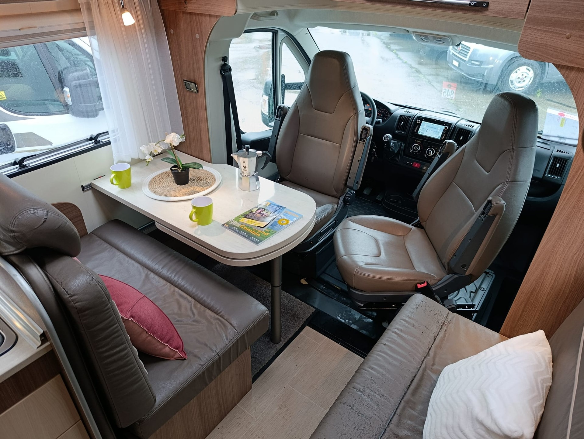 BÜRSTNER BA6701*** Perfektes Familienmobil für jede Jahreszeit***-image-1