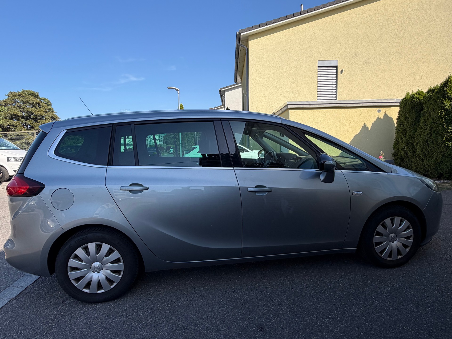 OPEL Zafira Tourer 1.4i 16V Cosmo-image-1